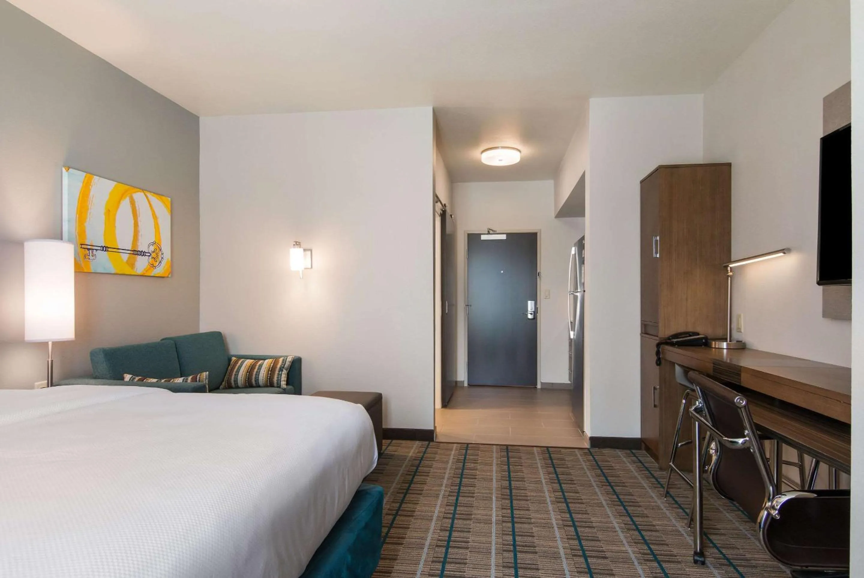 Photo of the whole room, Bed in MainStay Suites East Camden