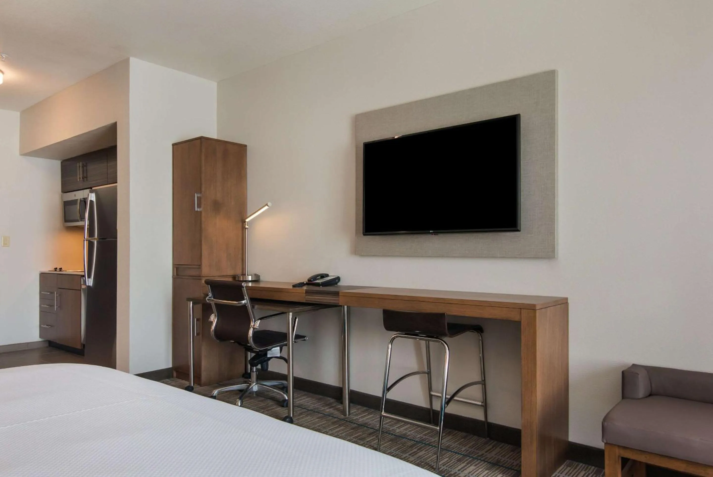 Photo of the whole room, Bed in MainStay Suites East Camden