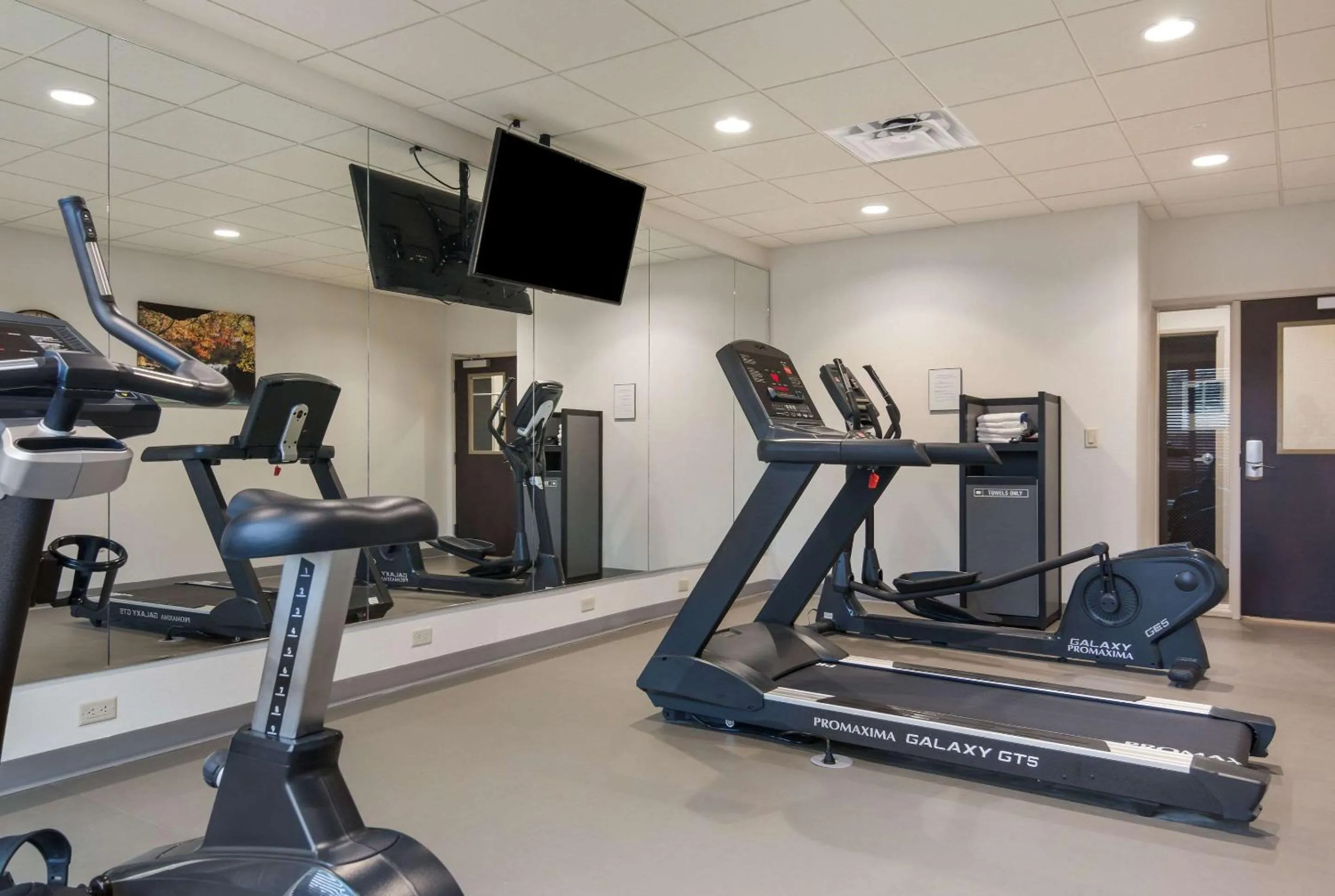 Fitness centre/facilities in MainStay Suites East Camden