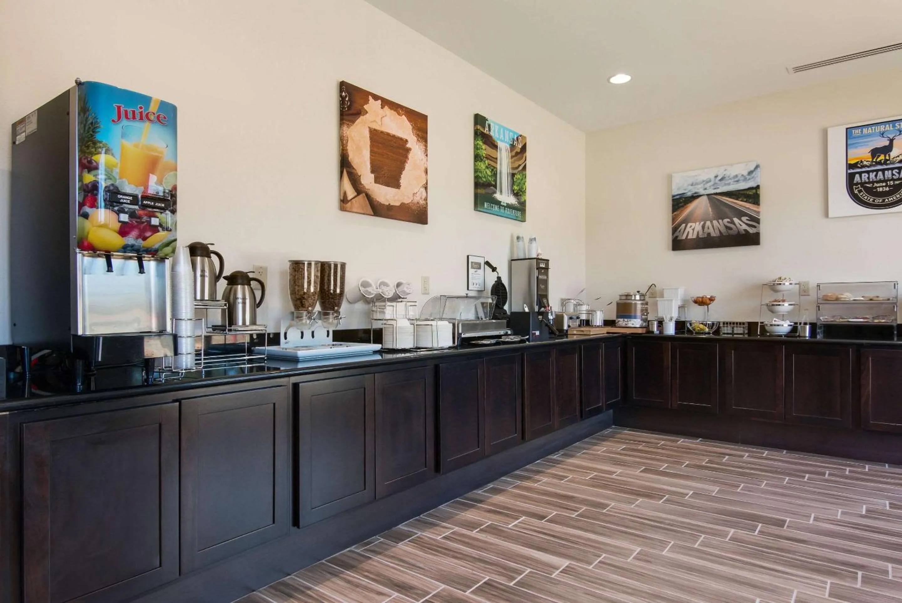 Restaurant/places to eat in MainStay Suites East Camden