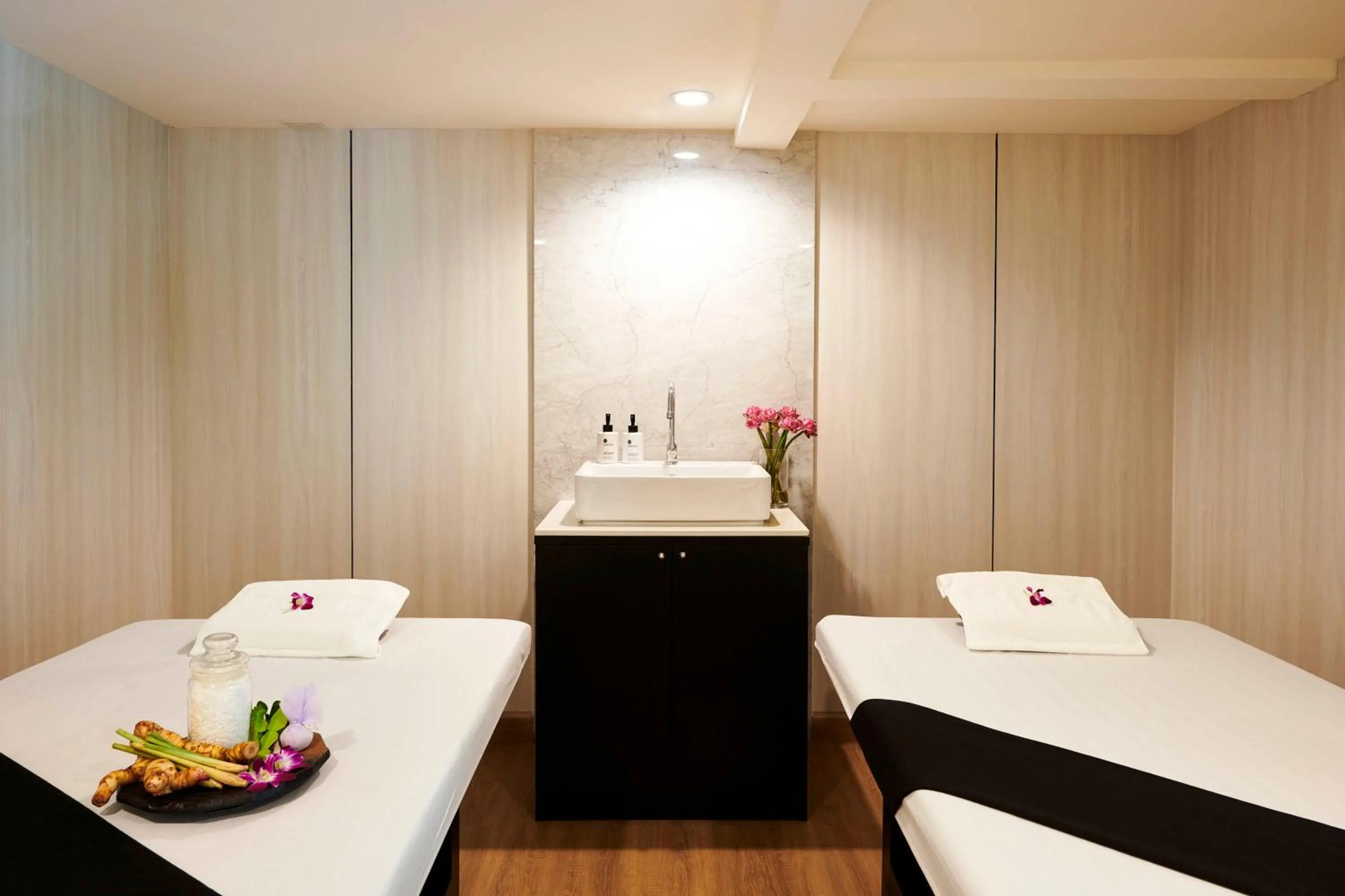 Spa and wellness centre/facilities, Bed in Villa De Pranakorn