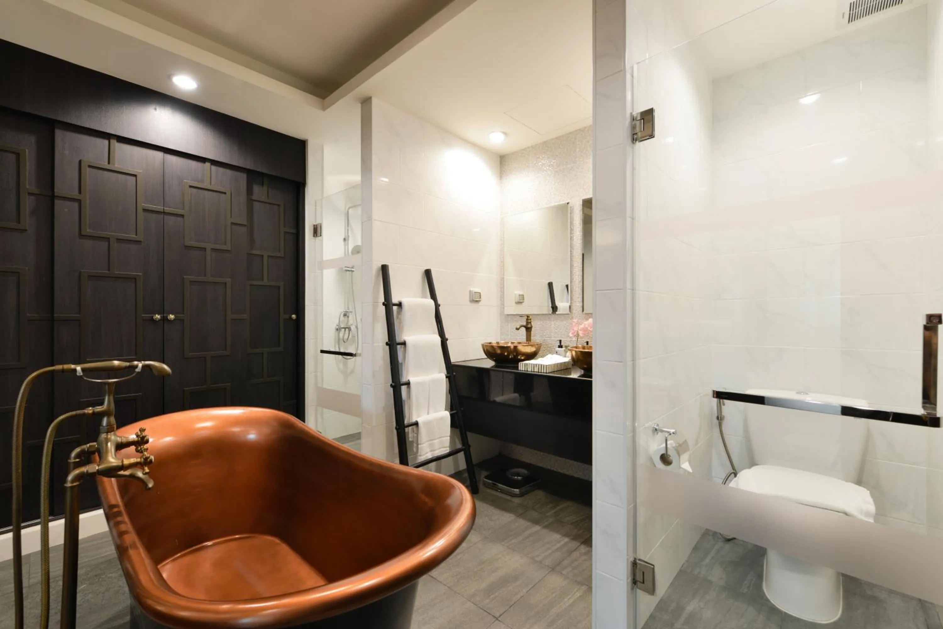 Bathroom in Villa De Pranakorn