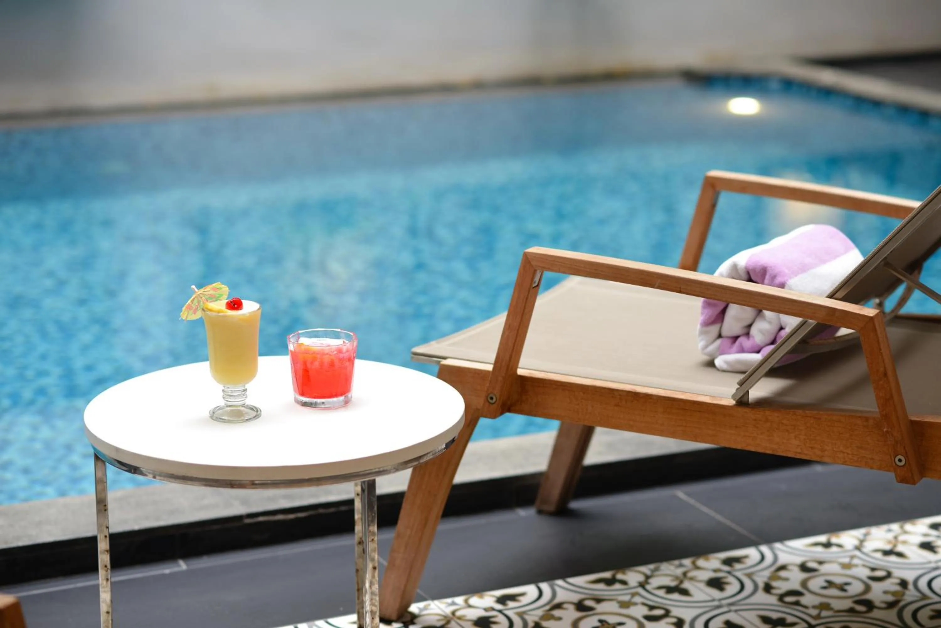 Swimming pool in Villa De Pranakorn