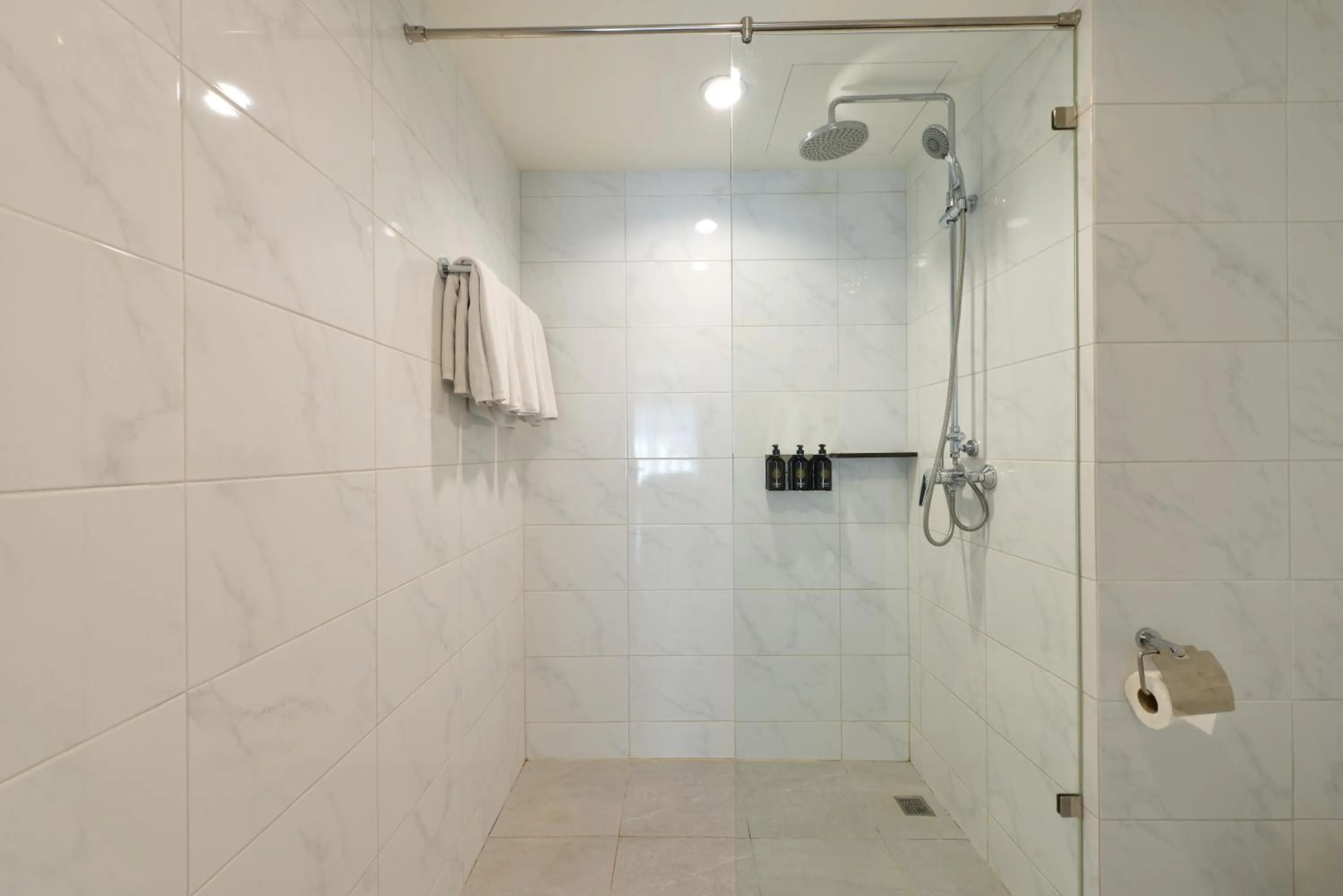 Shower in Villa De Pranakorn