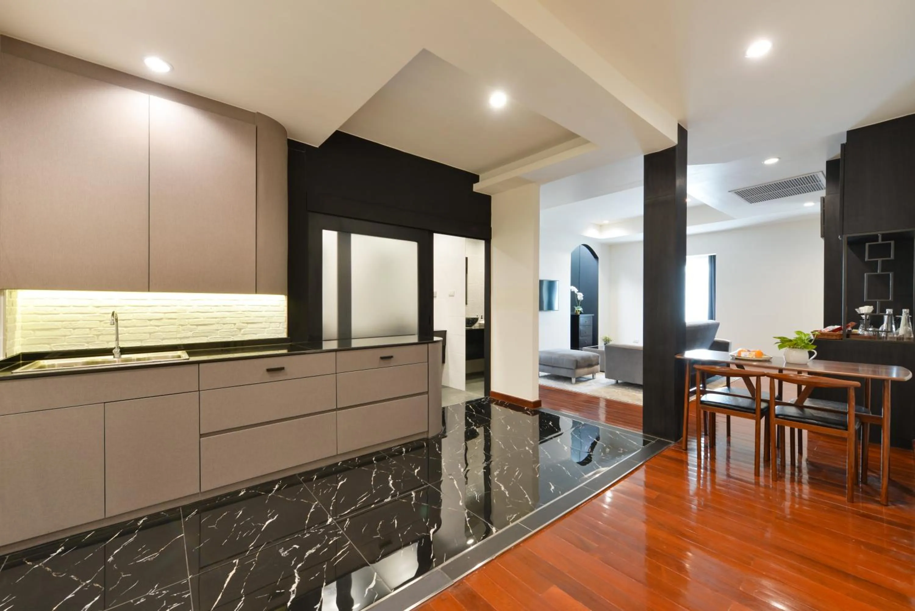 Dining area in Villa De Pranakorn