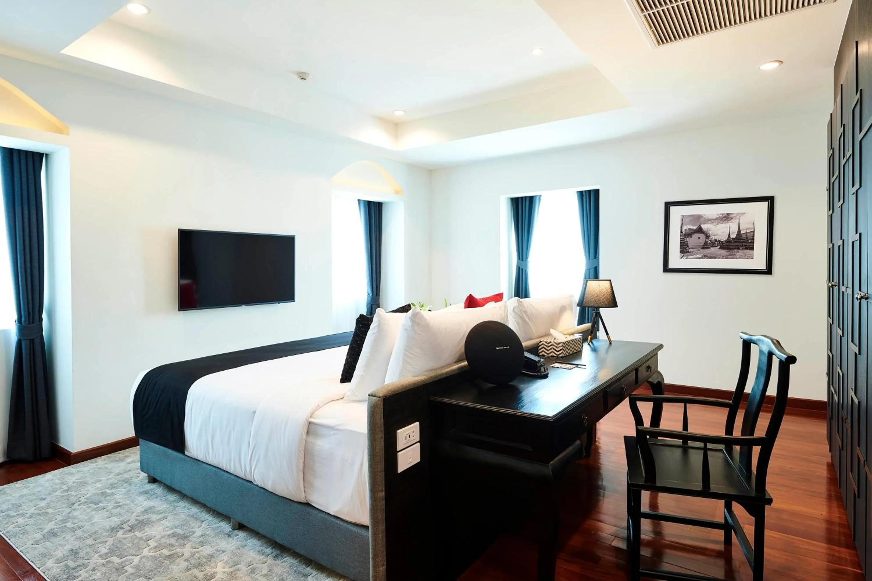 Bedroom, Bed in Villa De Pranakorn