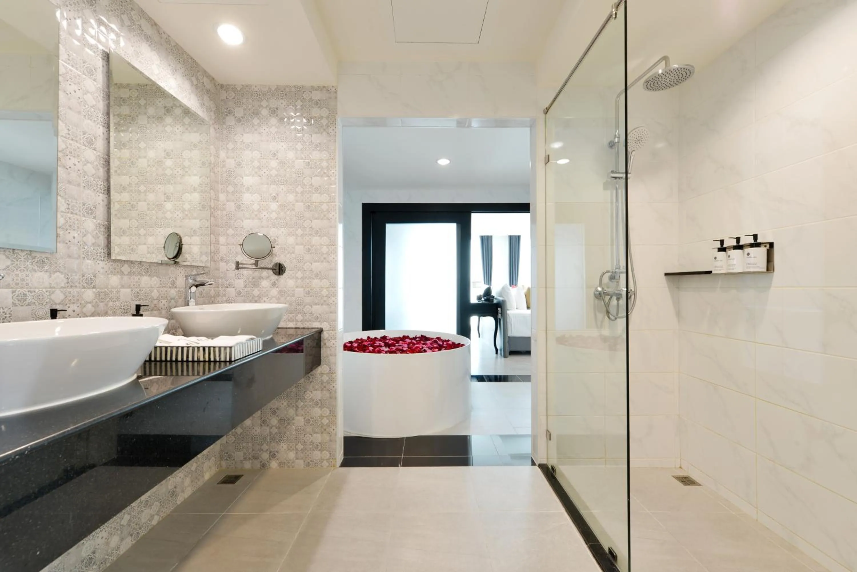 Shower in Villa De Pranakorn