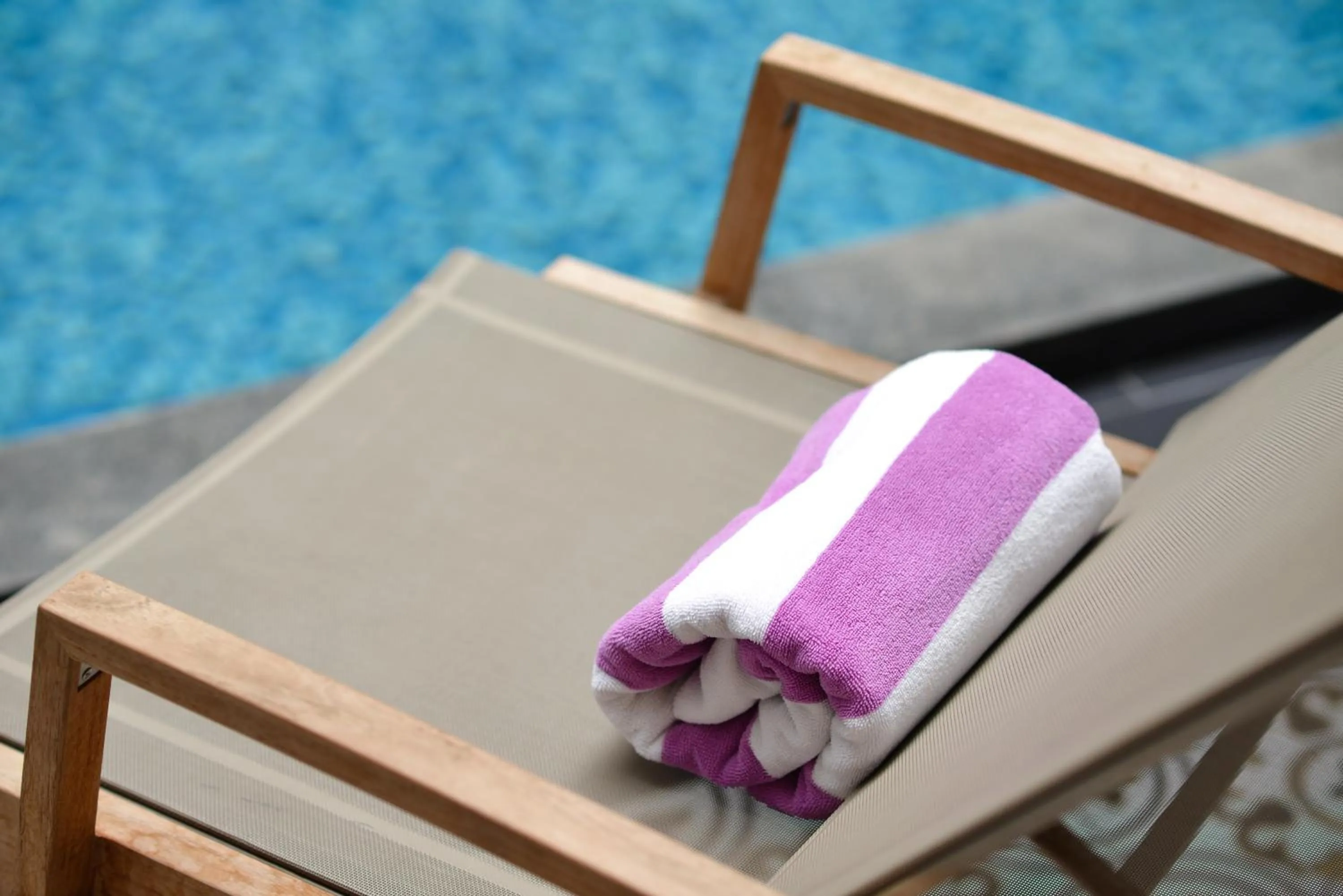 Swimming pool in Villa De Pranakorn