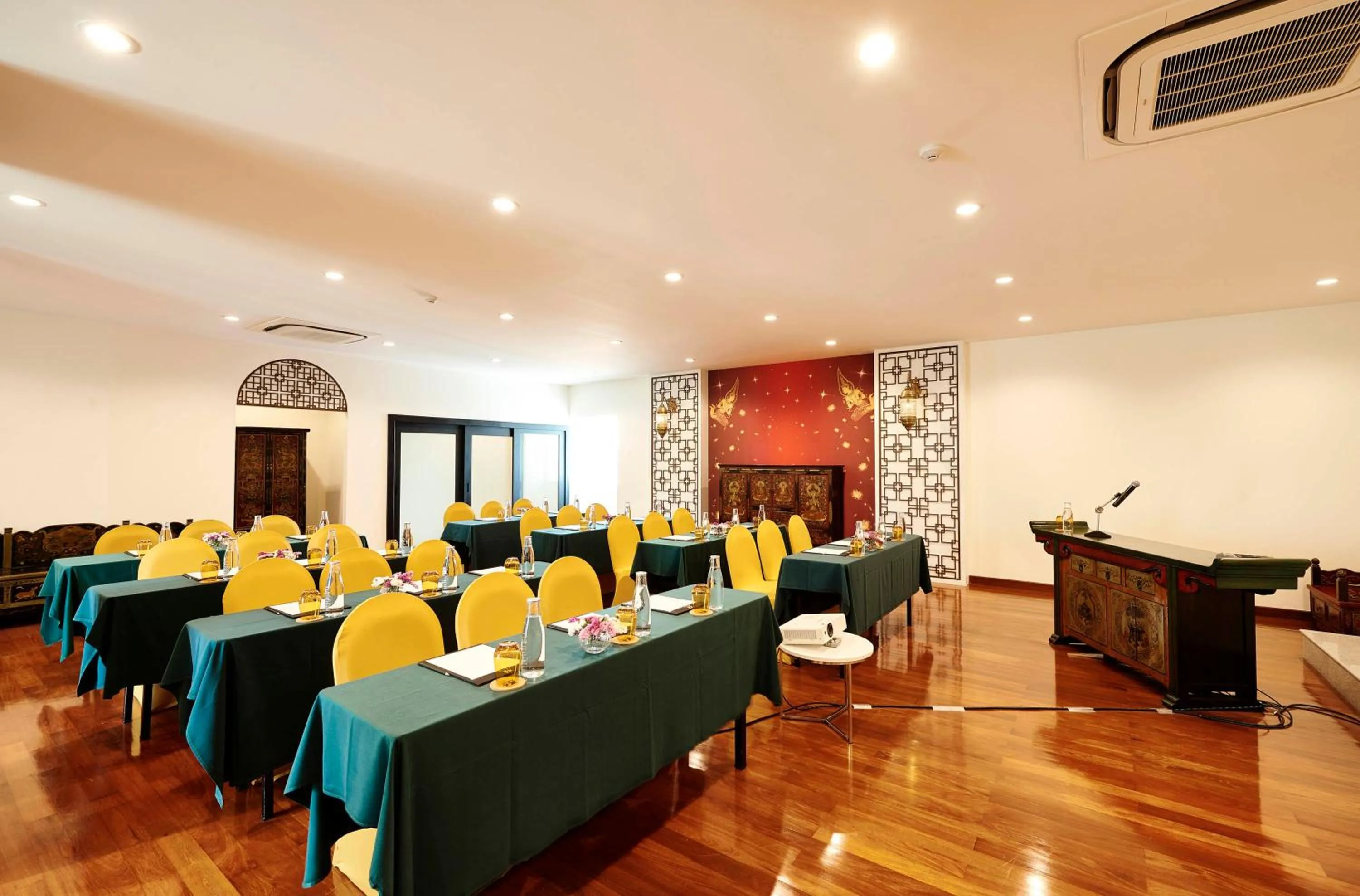 Meeting/conference room in Villa De Pranakorn