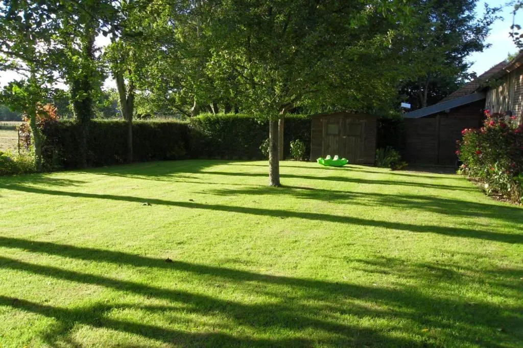 Garden in Gîtes Manoir du Buquet