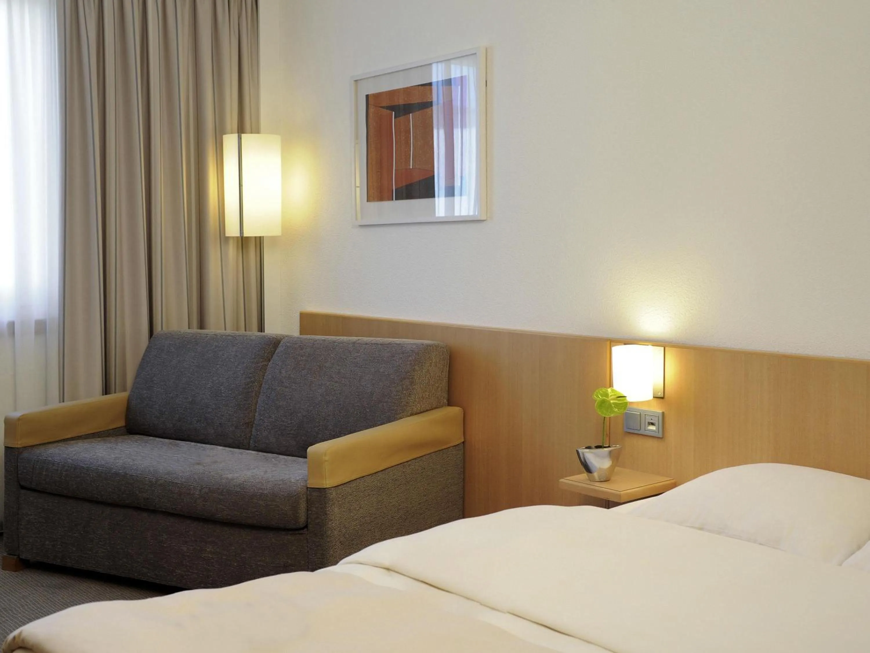 Bedroom, Bed in Novotel Düsseldorf City West