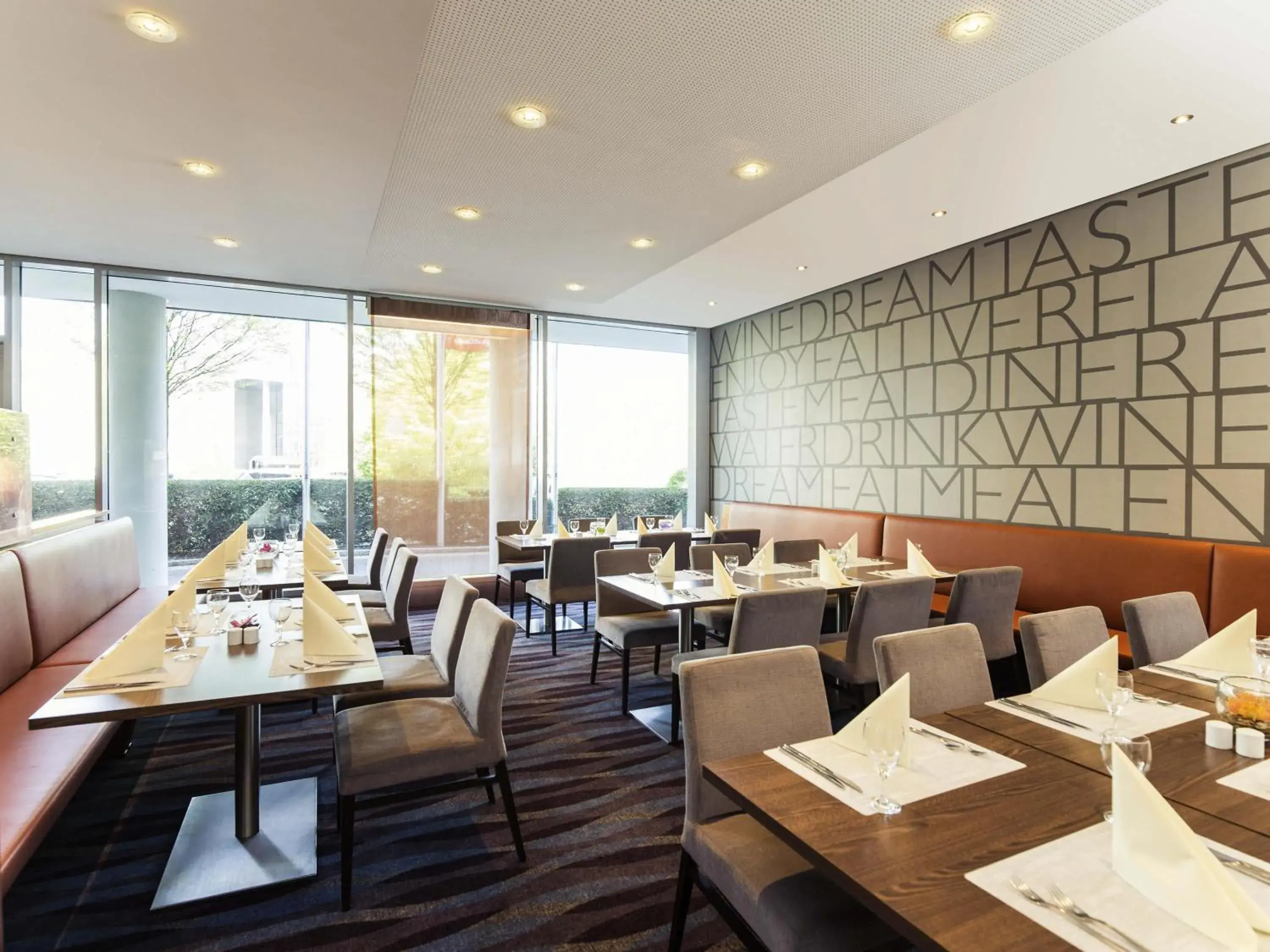 Restaurant/places to eat in Novotel Düsseldorf City West Restaurant/places to eat in Novotel Düsseldorf City West