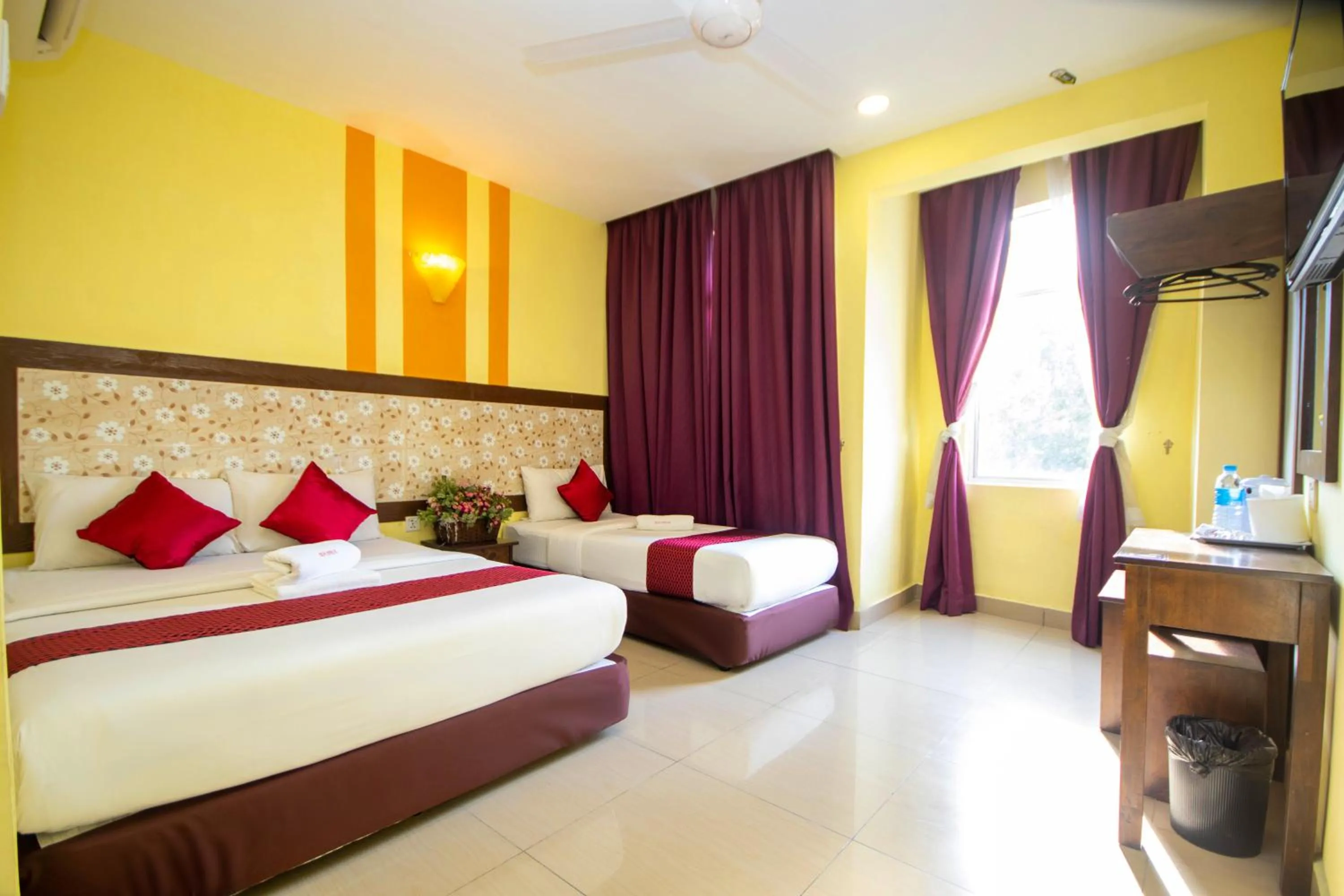 Bedroom, Bed in SUN INNS PERMAS JAYA