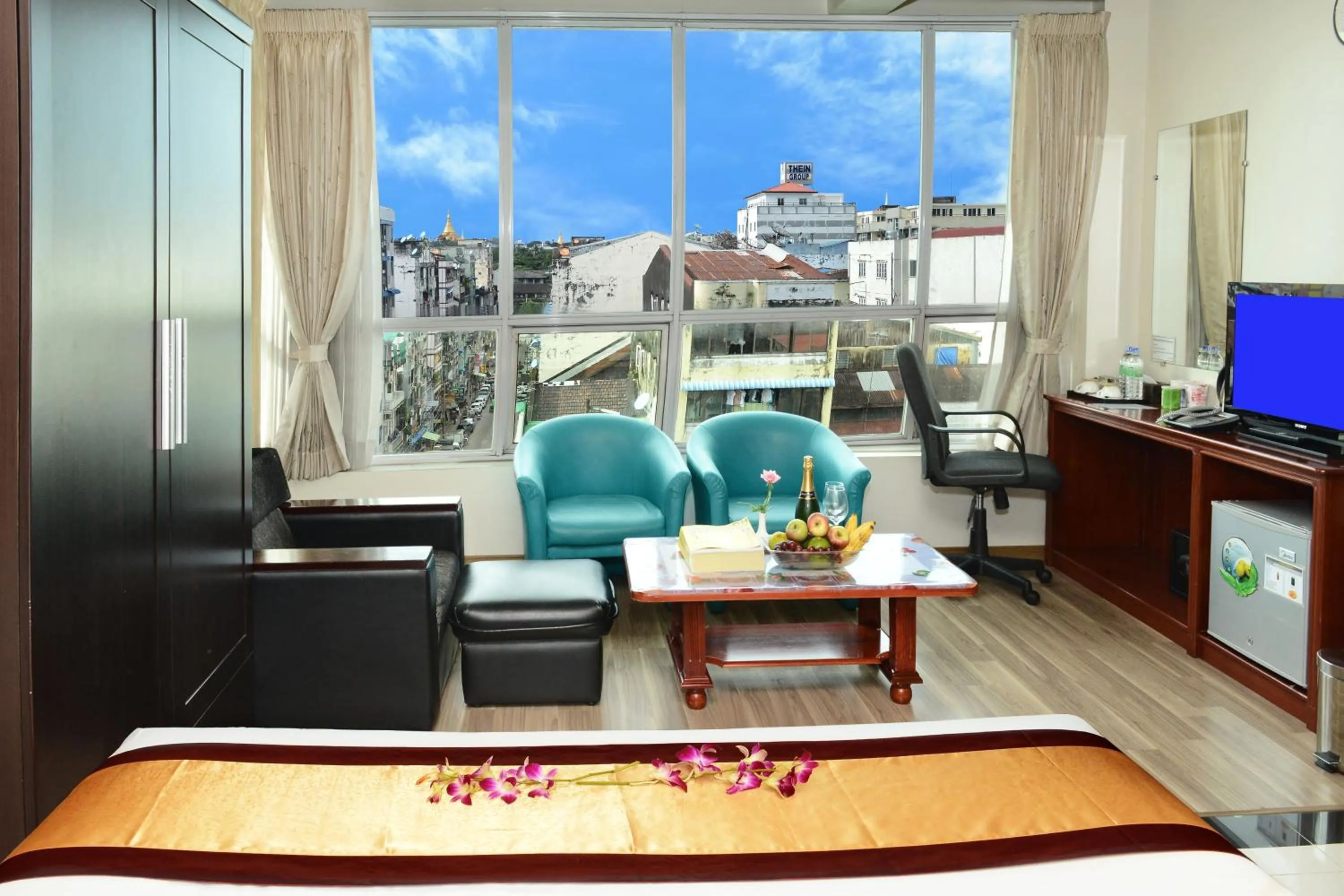 Bedroom in Hotel Grand United - Chinatown