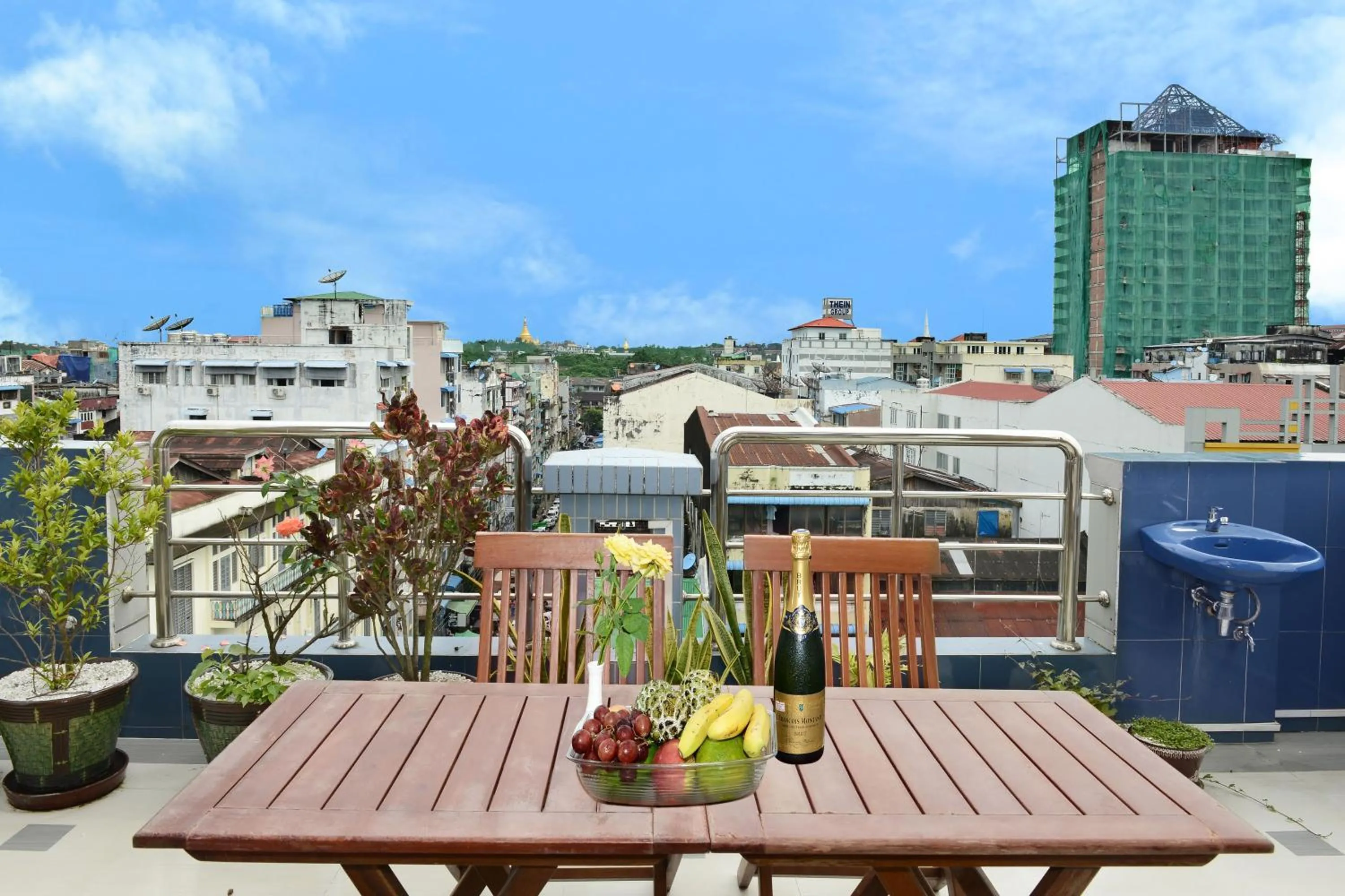 Restaurant/places to eat in Hotel Grand United - Chinatown