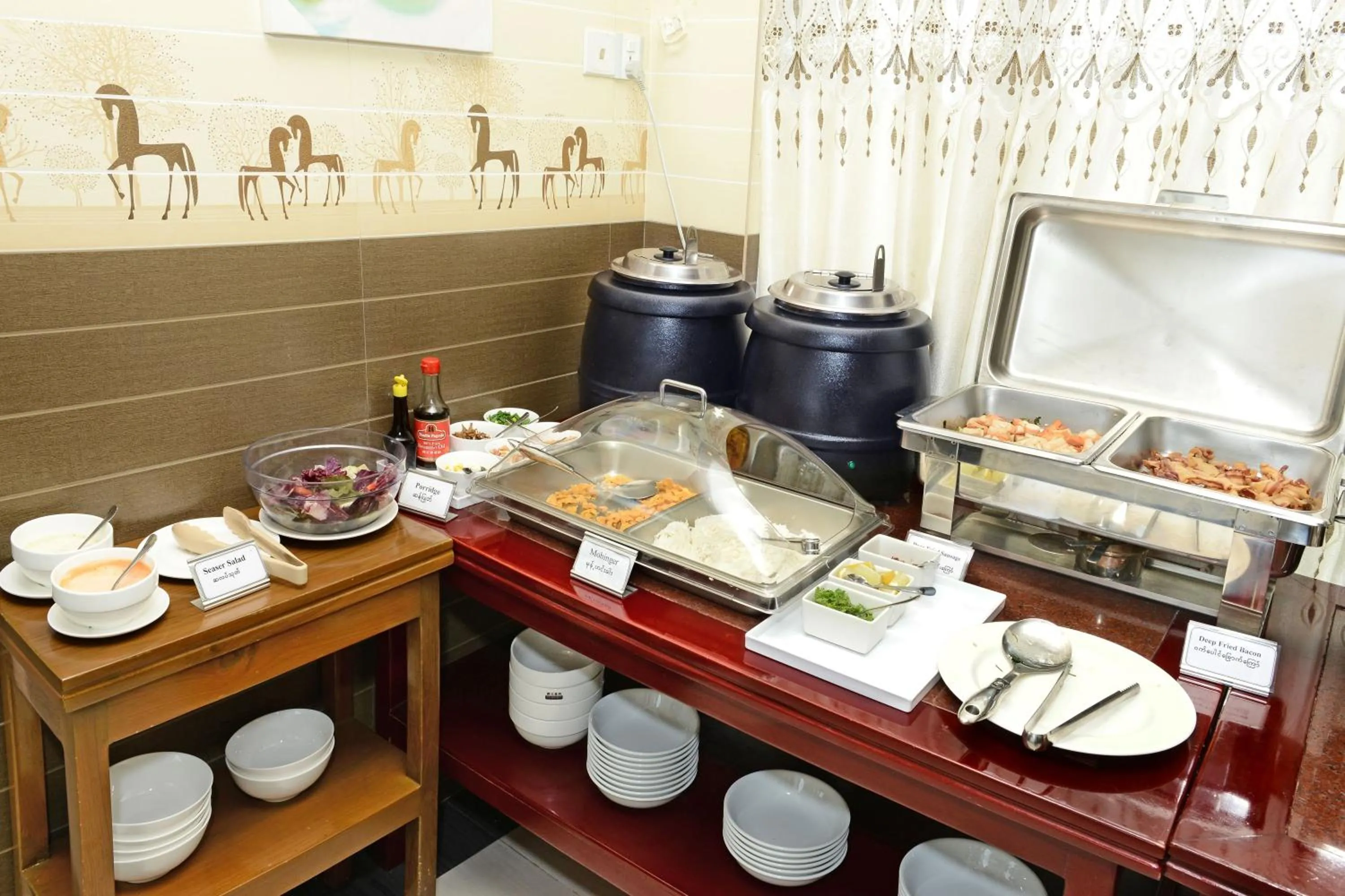 Food in Hotel Grand United - Chinatown