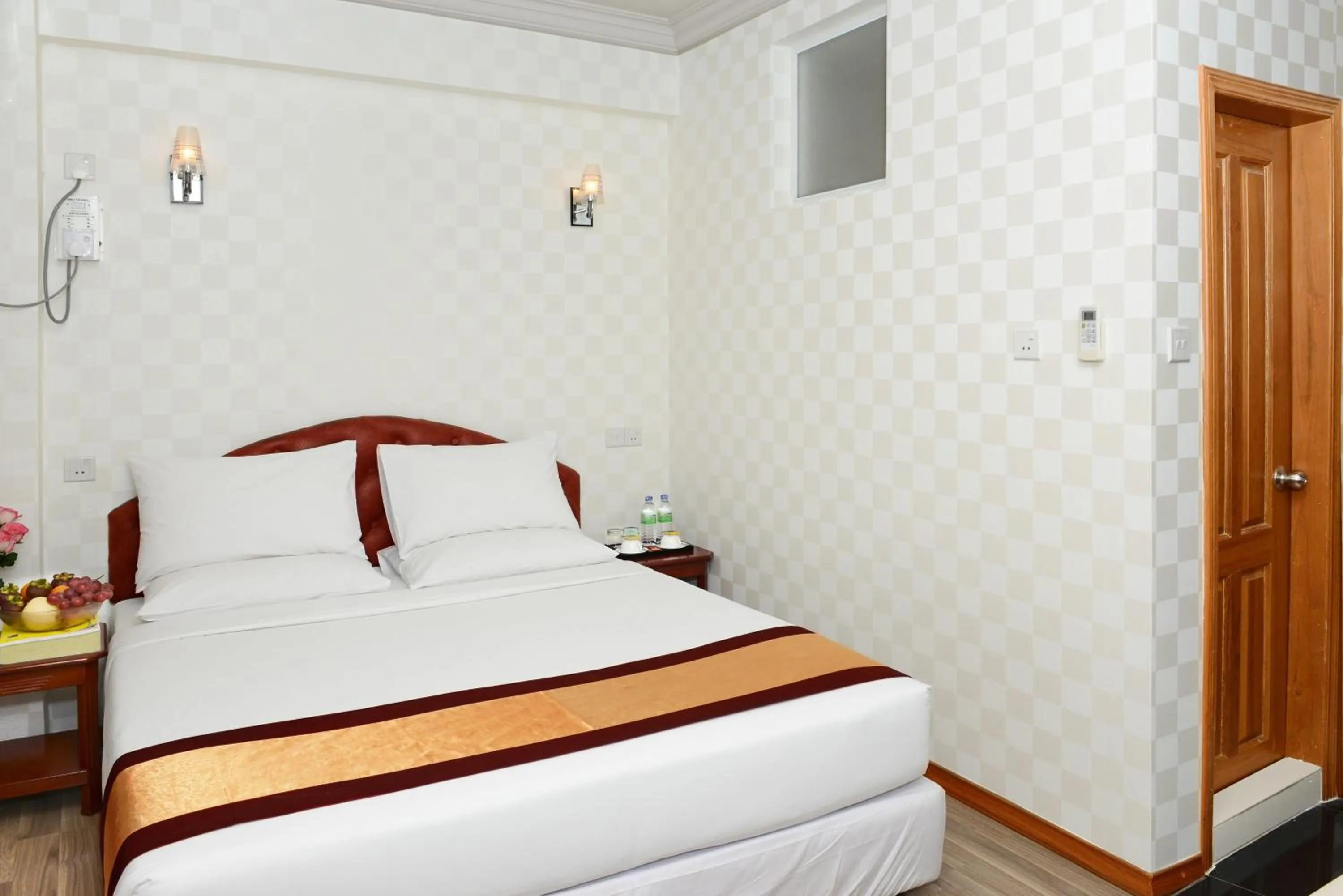 Bedroom, Bed in Hotel Grand United - Chinatown