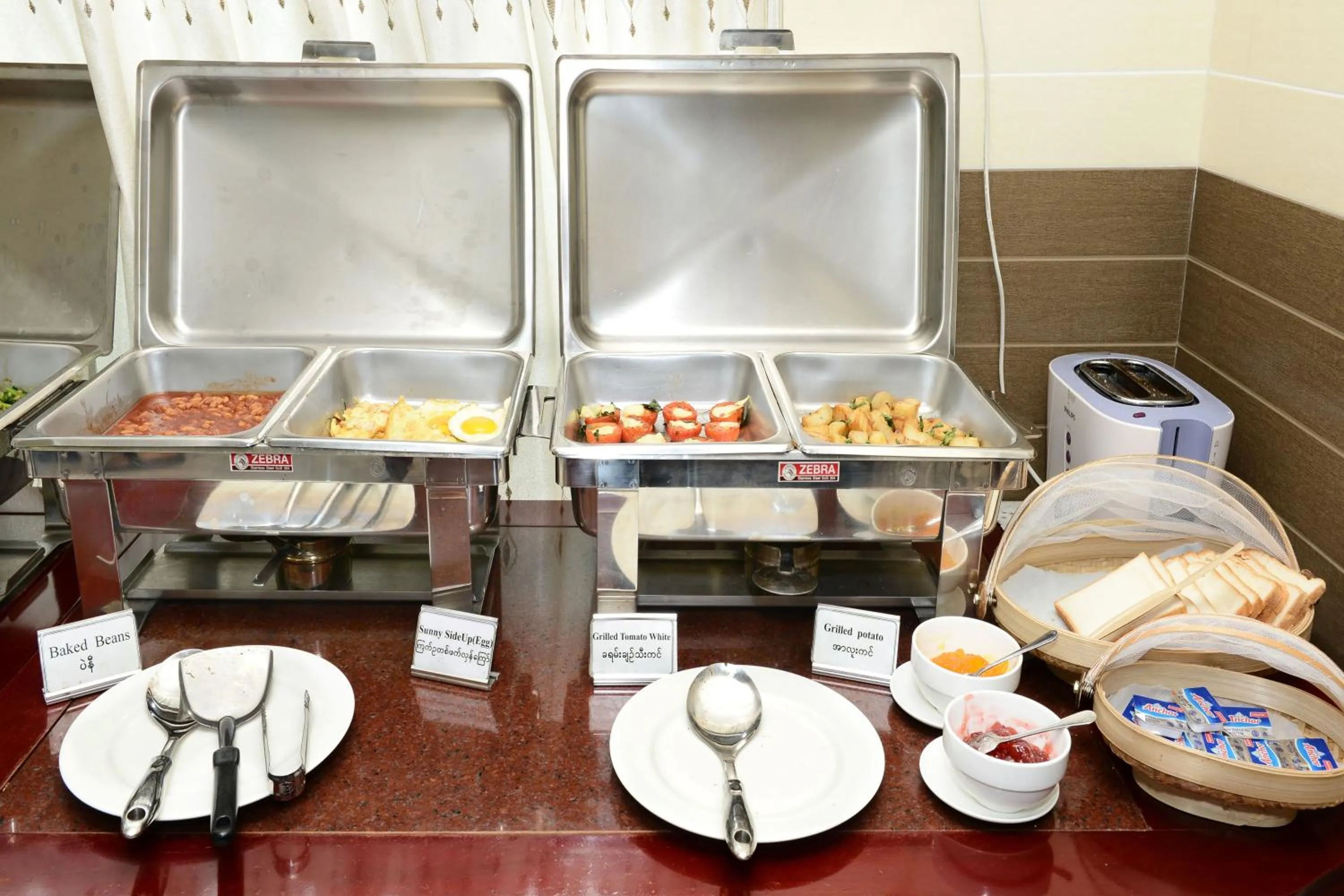 Food in Hotel Grand United - Chinatown