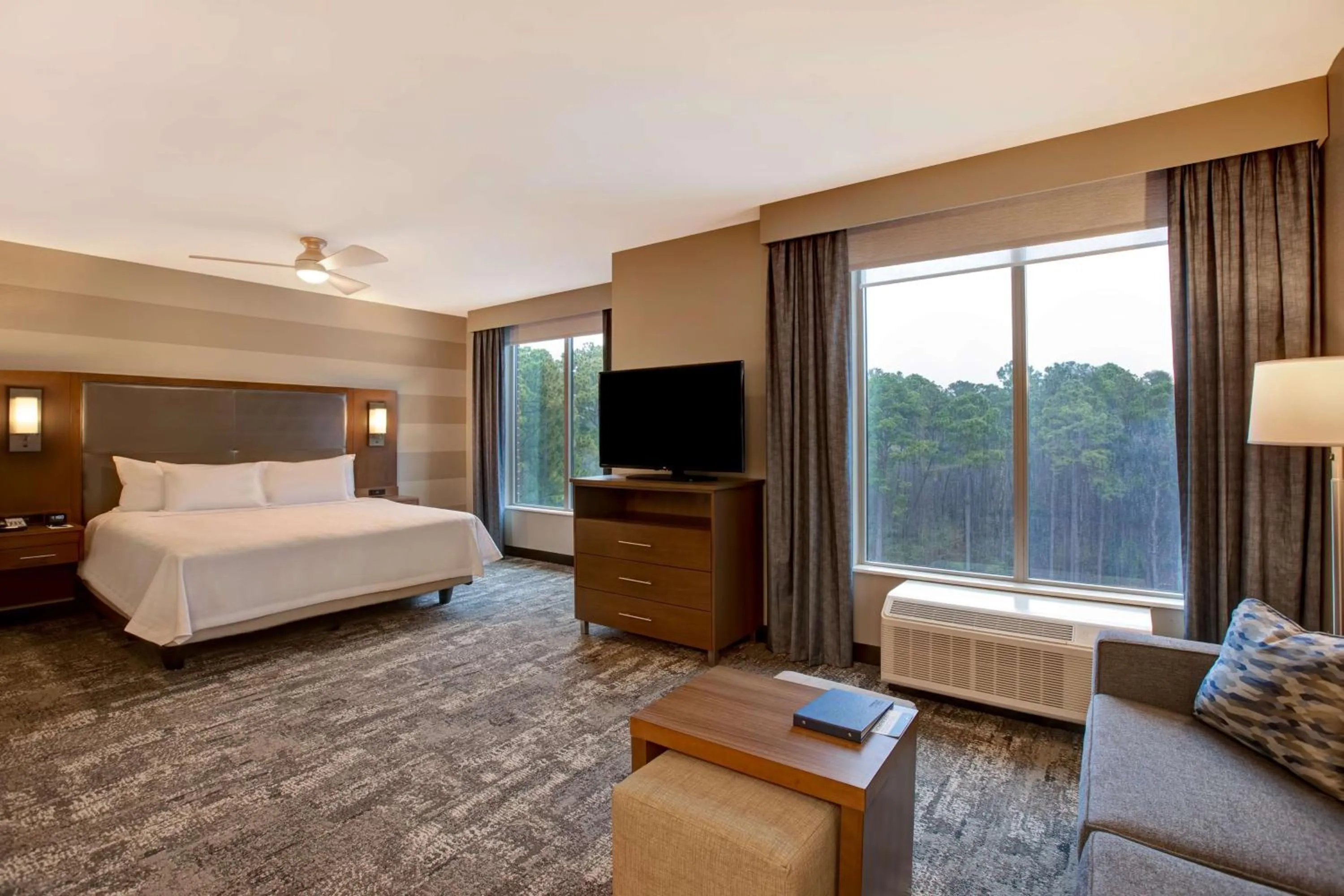 Bedroom, Bed in Homewood Suites By Hilton Summerville