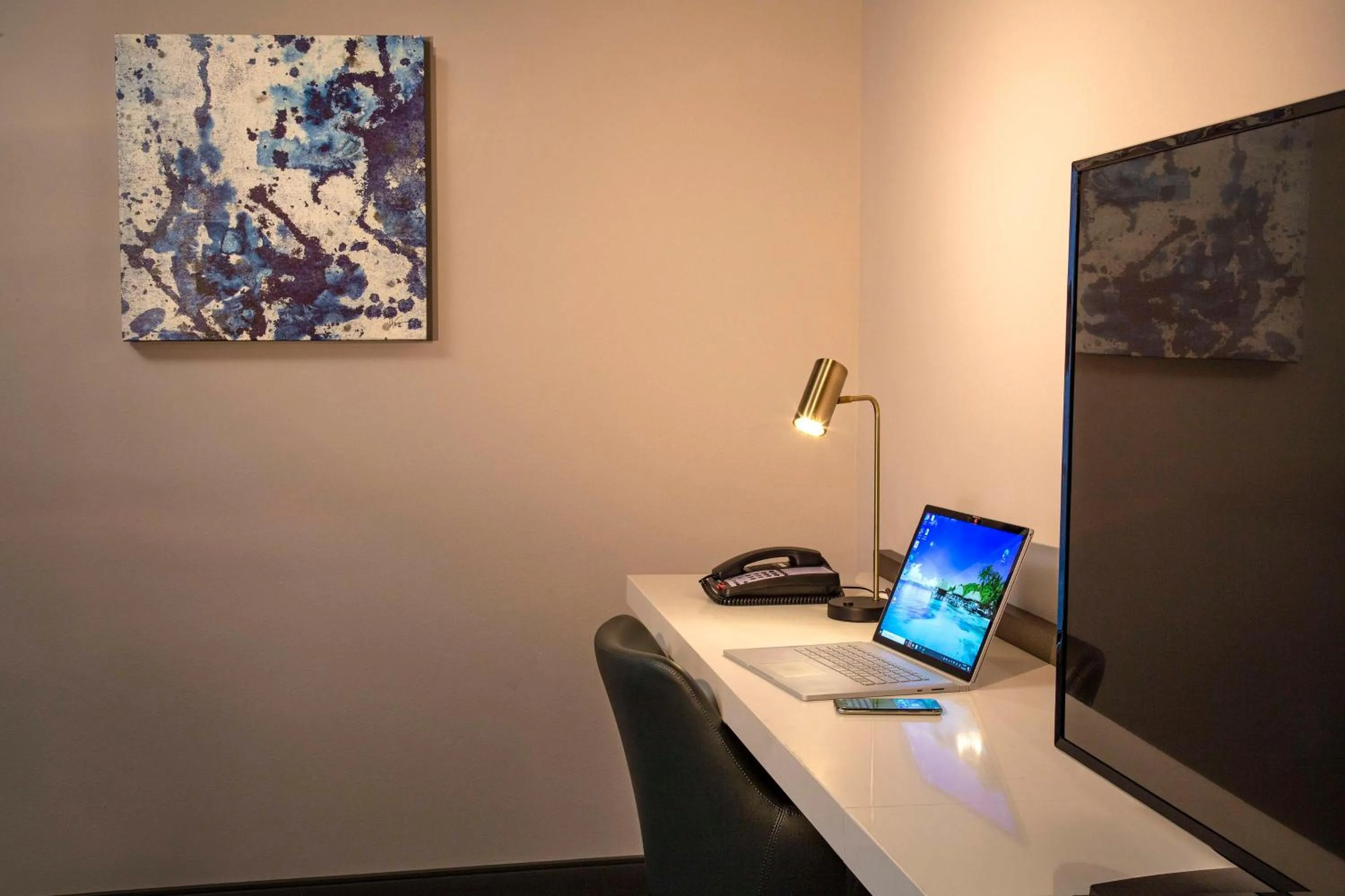 One-Bedroom King Suite with Sofa Bed in Hilton Garden Inn Redmond WA