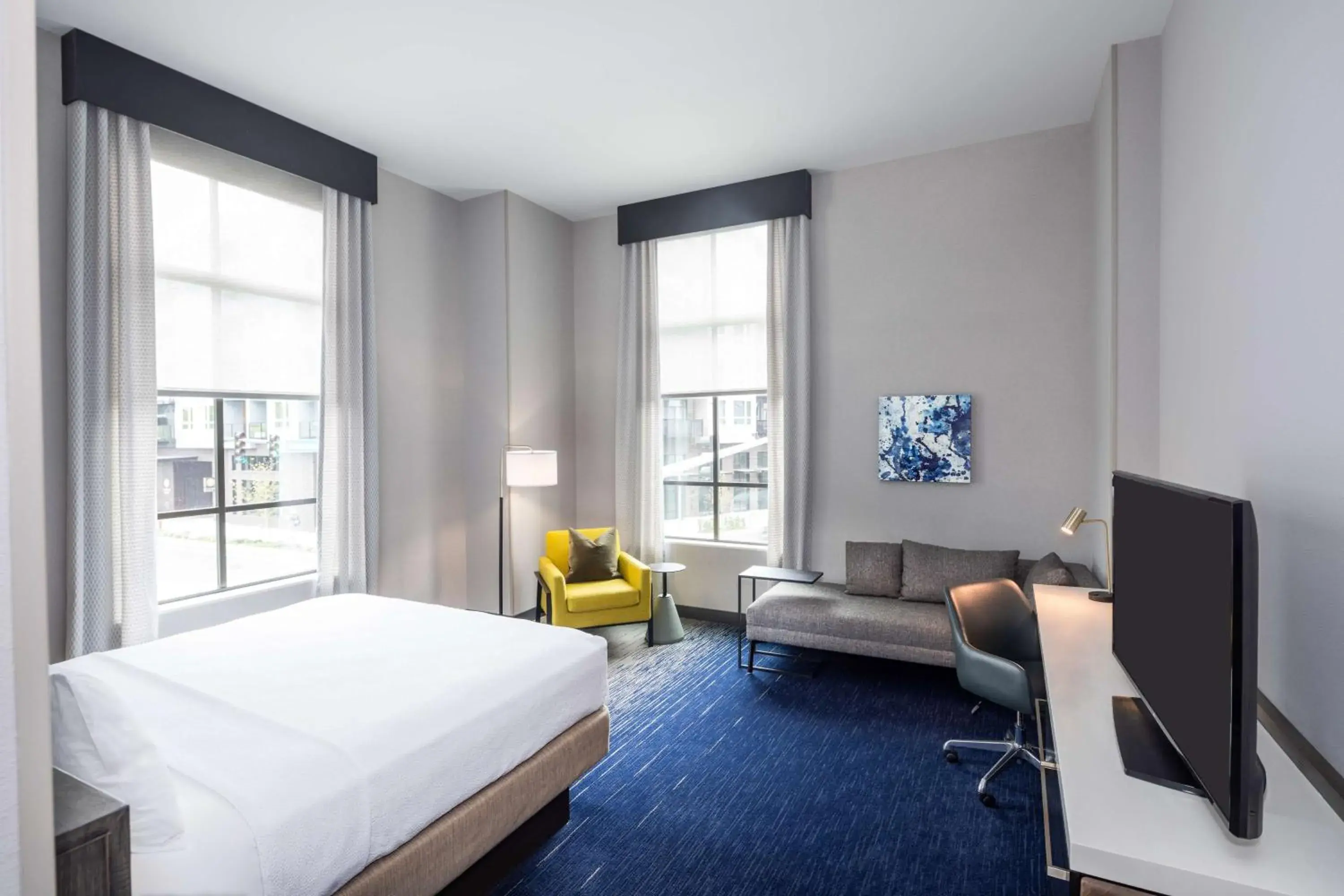 Living room, Bed in Hilton Garden Inn Redmond WA Living room, Bed in Hilton Garden Inn Redmond WA