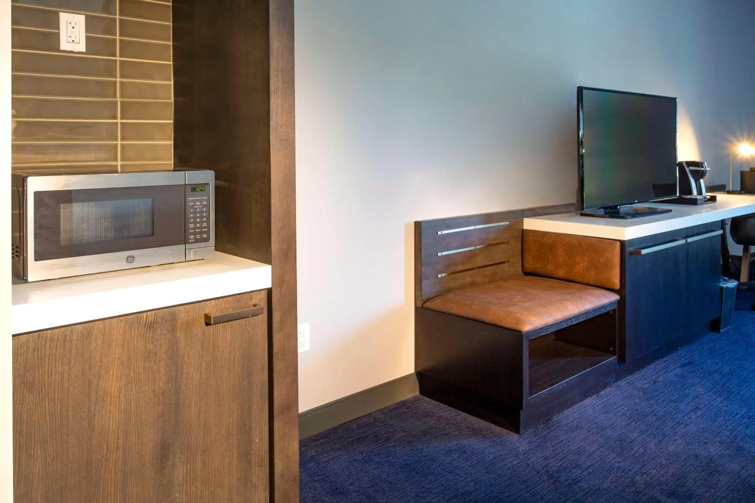 Queen Room with Two Queen Beds - Mobility and Hearing Access in Hilton Garden Inn Redmond WA Queen Room with Two Queen Beds - Mobility and Hearing Access in Hilton Garden Inn Redmond WA