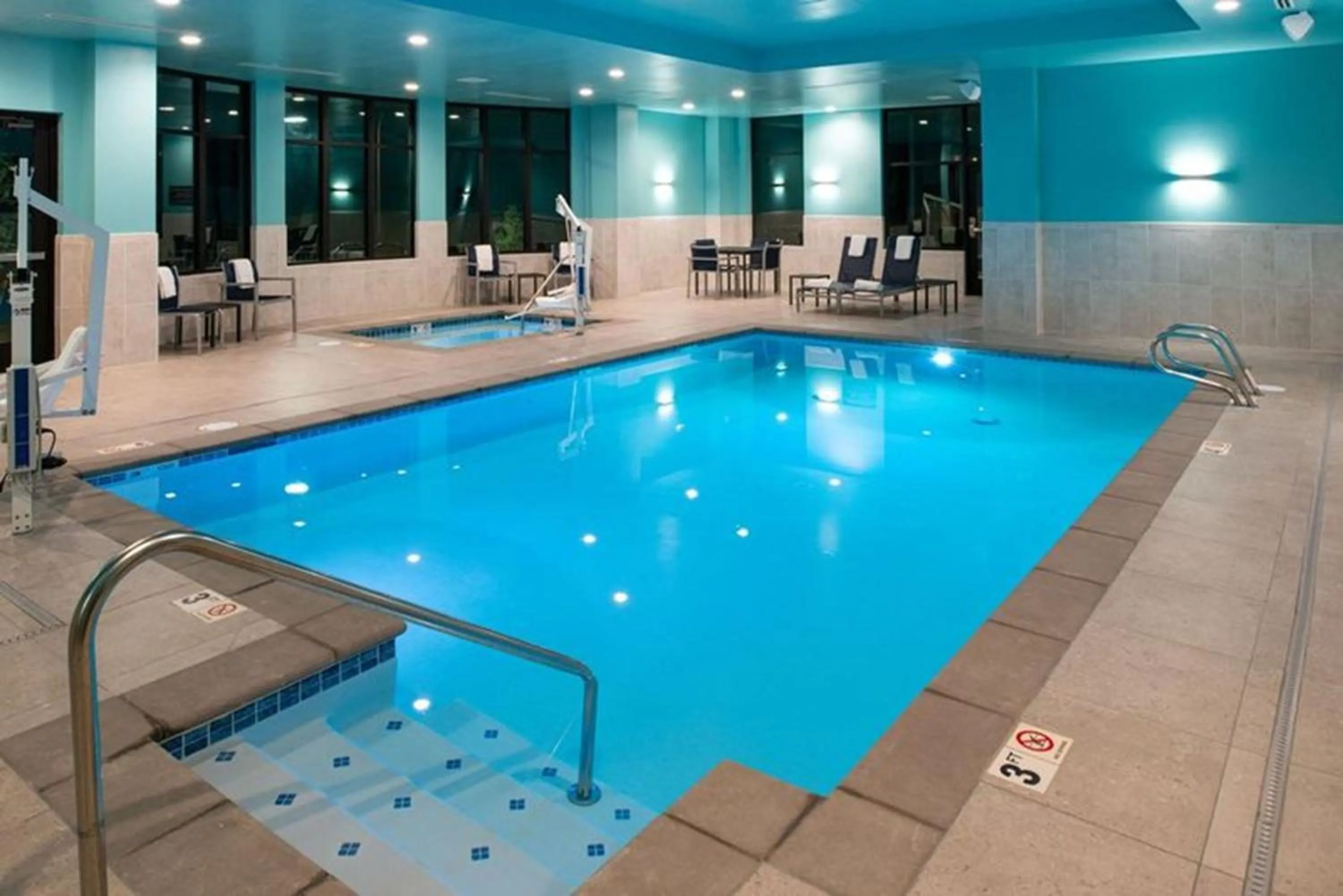 Swimming pool in Hilton Garden Inn Seattle Lynnwood, Wa