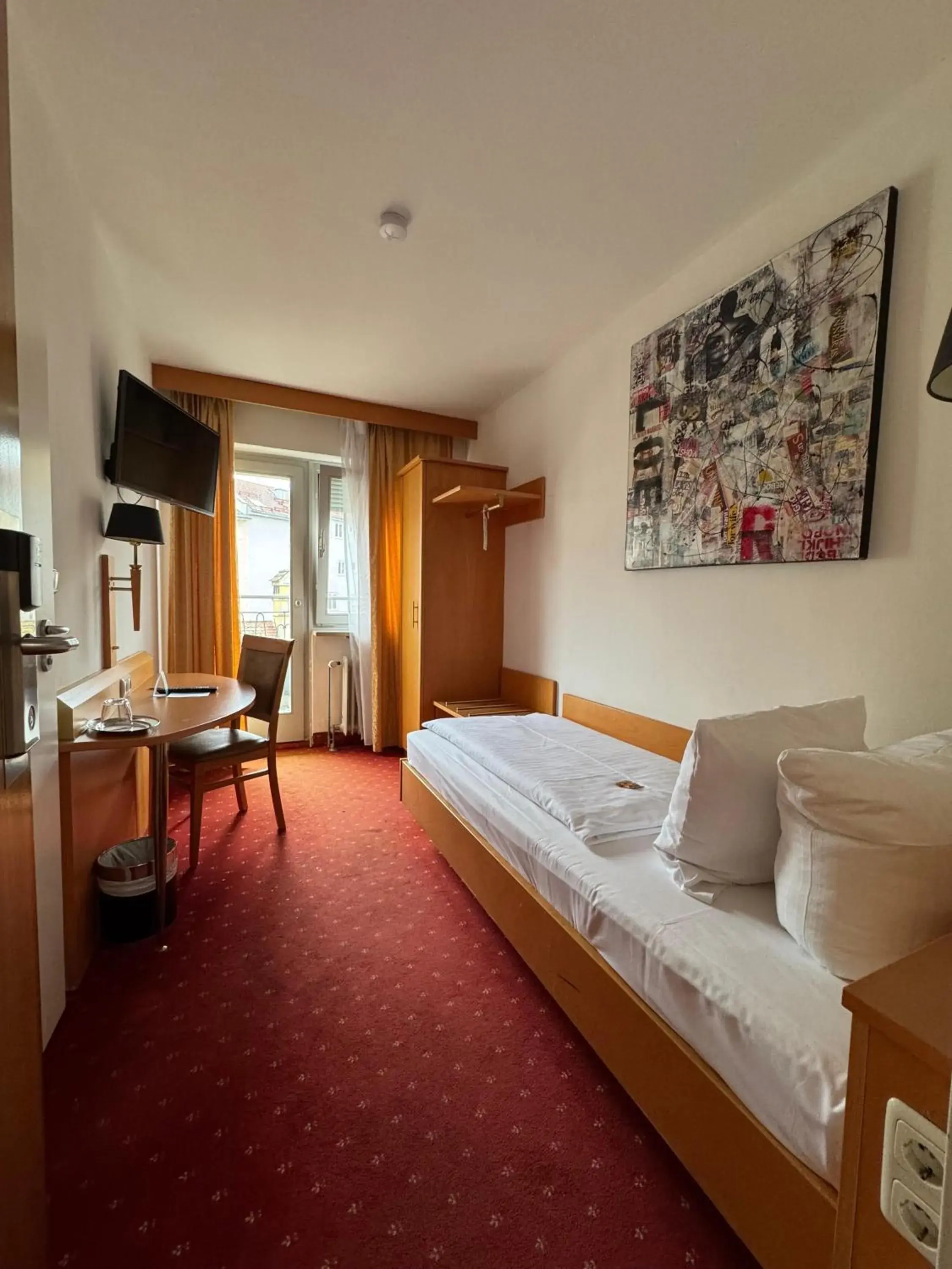 Photo of the whole room, Bed in Centro Hotel Mondial München City, Trademark Collection by Wyndham Photo of the whole room, Bed in Centro Hotel Mondial München City, Trademark Collection by Wyndham