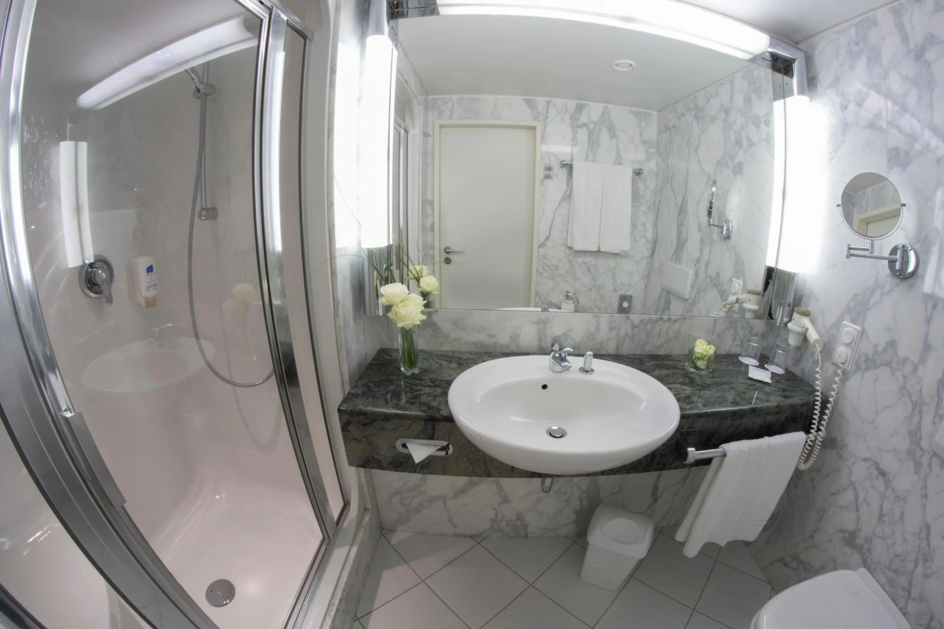 Bathroom in Atlanta Hotel Leipzig