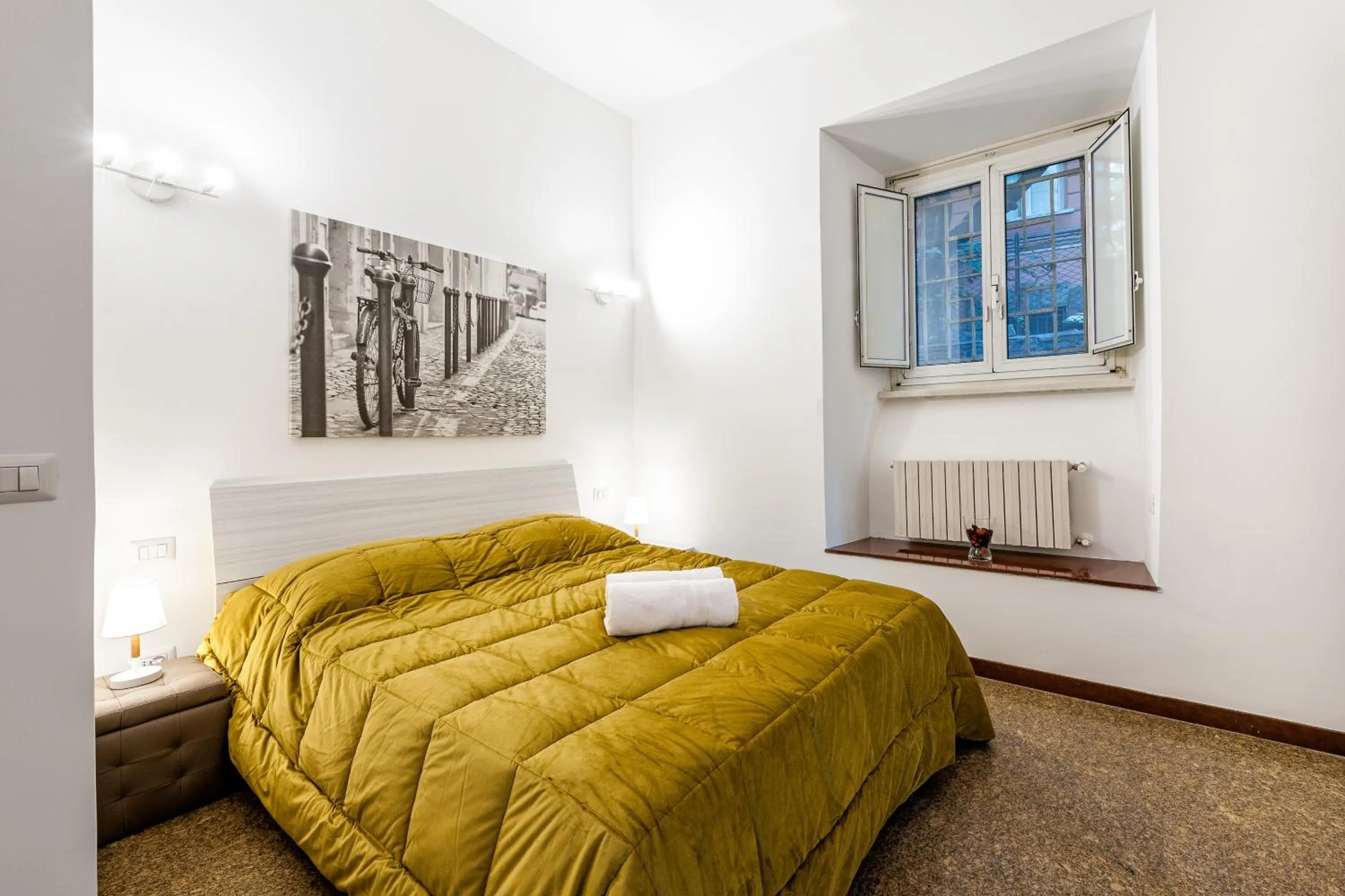 Bedroom, Bed in Tour de Rome