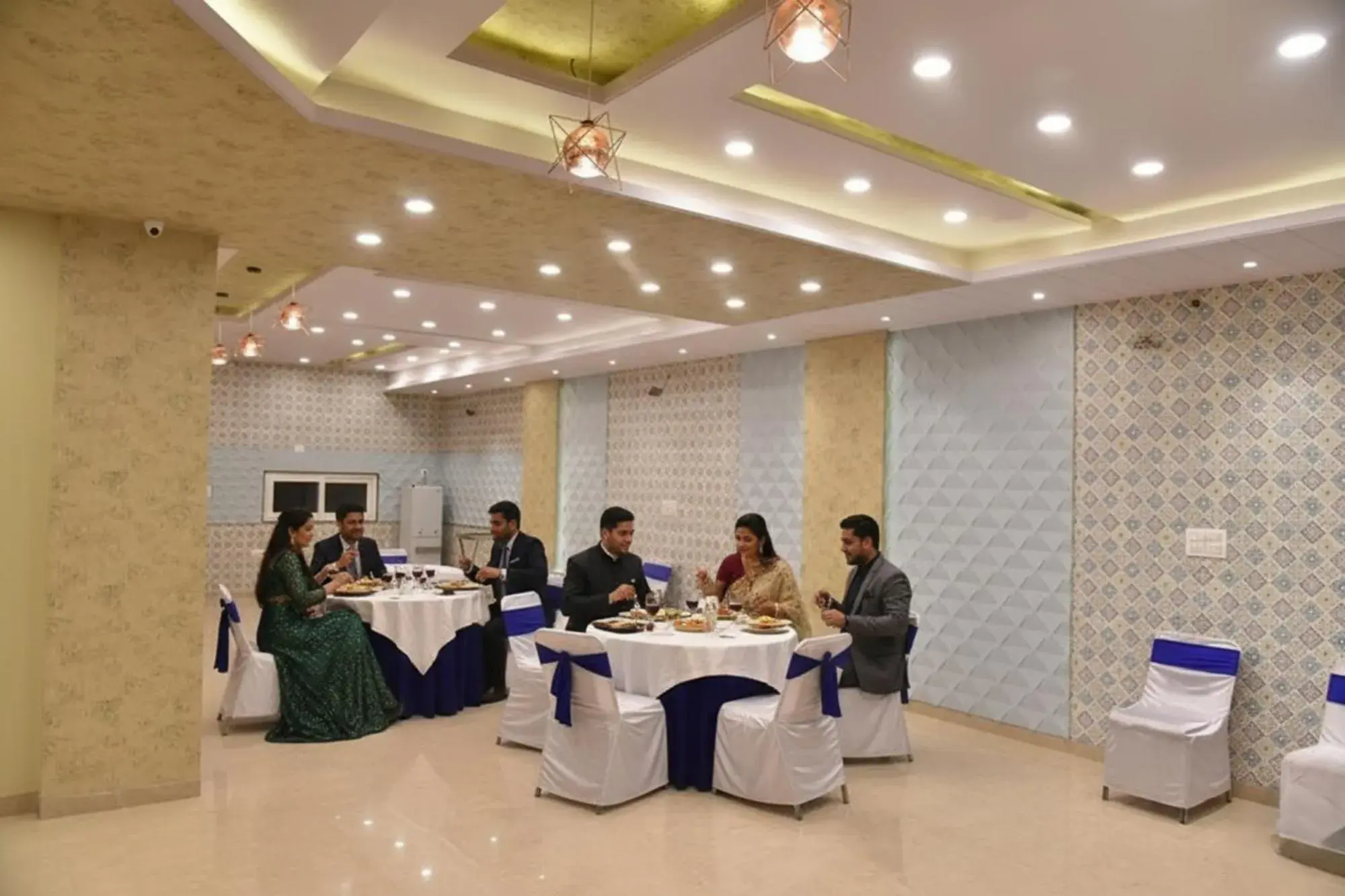 Restaurant/places to eat in FabHotel 7th Crossing Malviya Nagar Restaurant/places to eat in FabHotel 7th Crossing Malviya Nagar