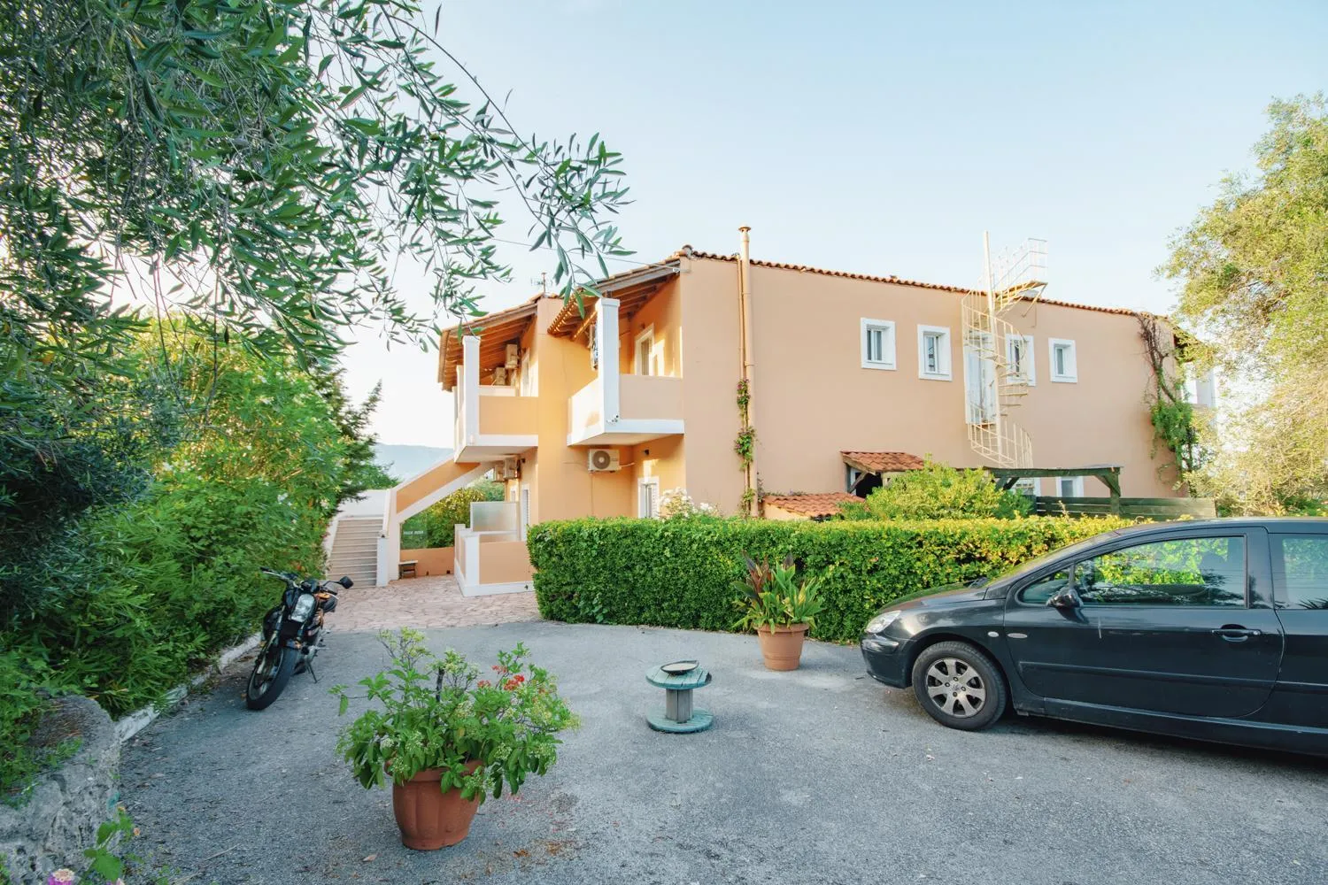 Property building in Villa Rosa Apartments