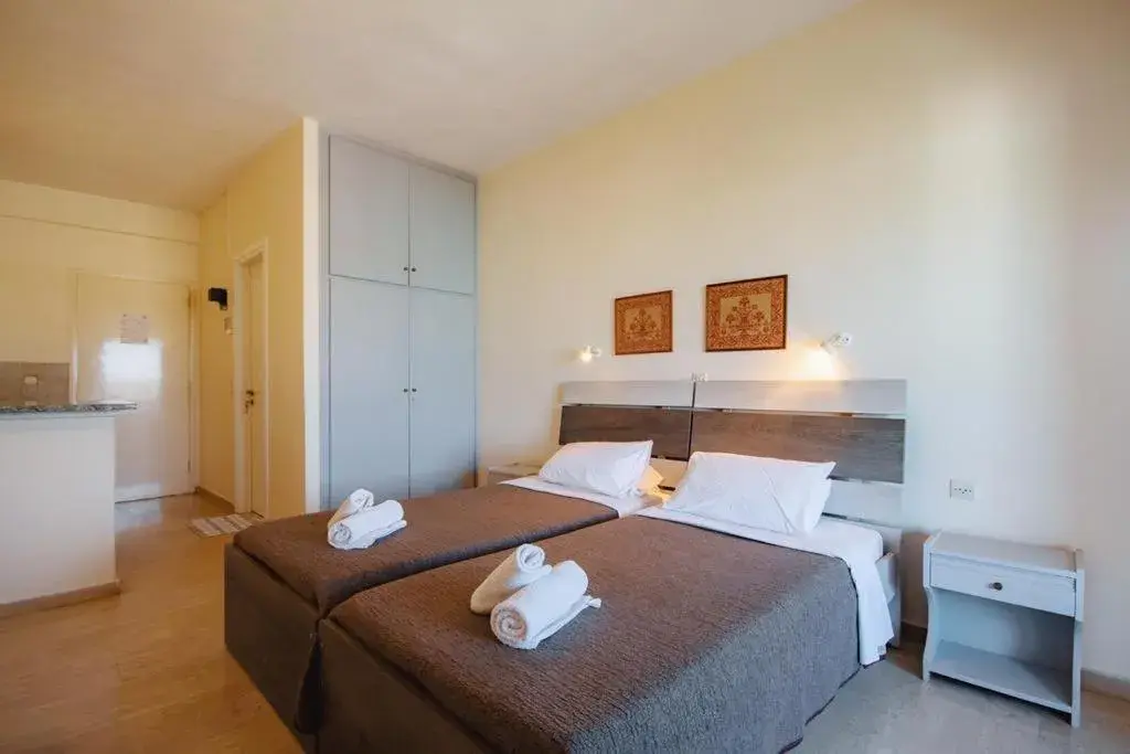 Triple Room with Balcony in Villa Rosa Apartments Triple Room with Balcony in Villa Rosa Apartments