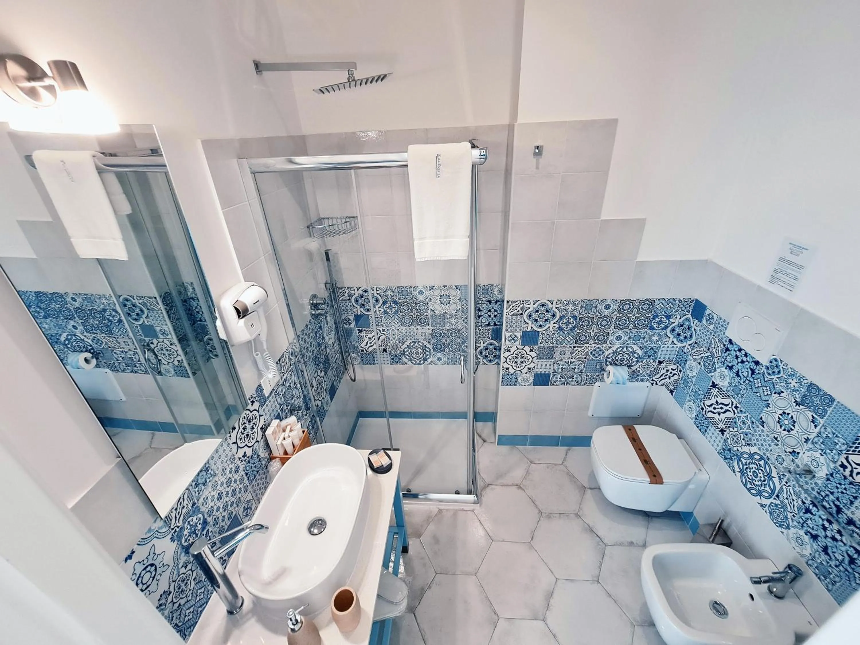 Bathroom in Kalinifta Rooms Apartment