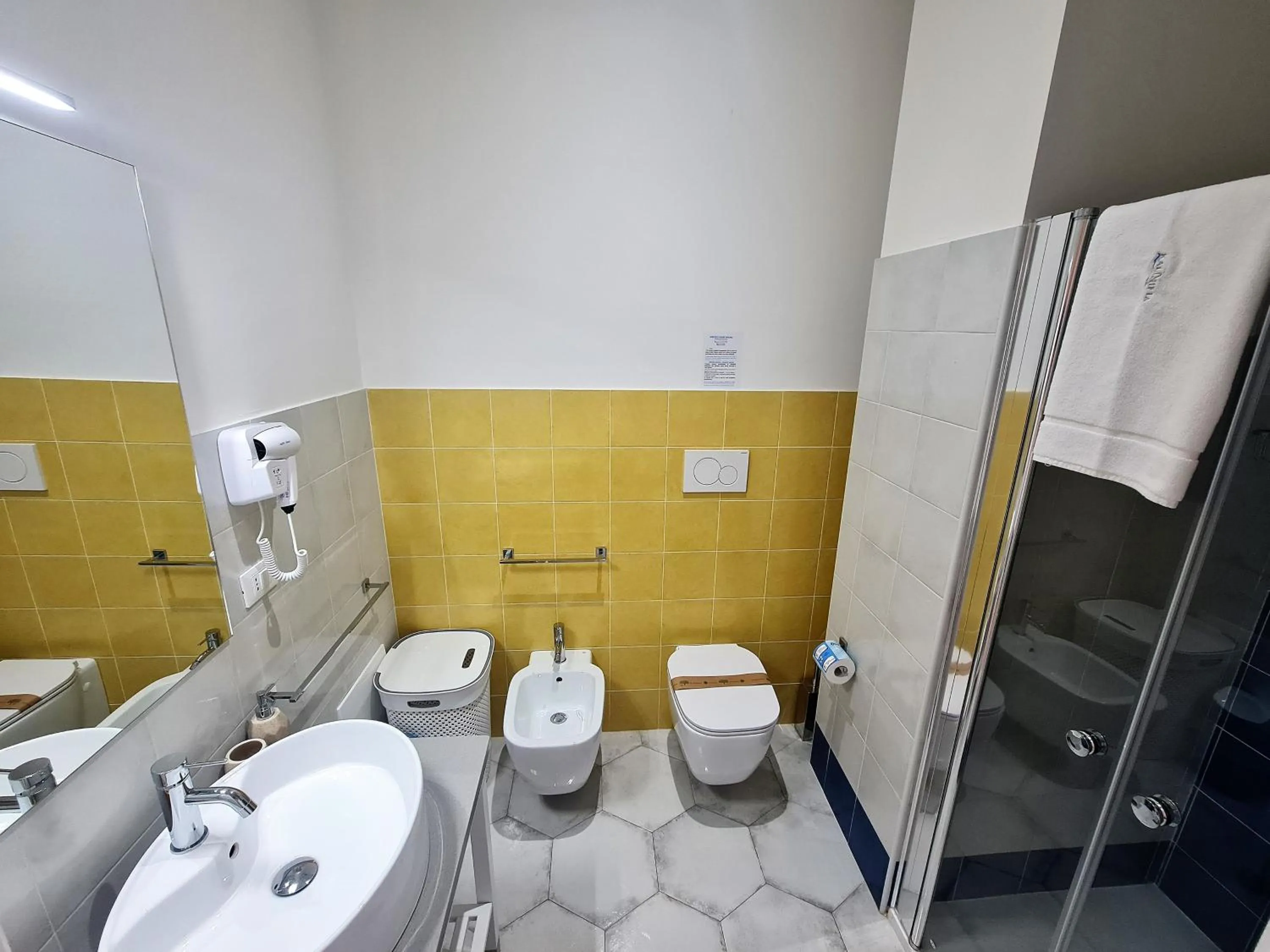 Bathroom in Kalinifta Rooms Apartment