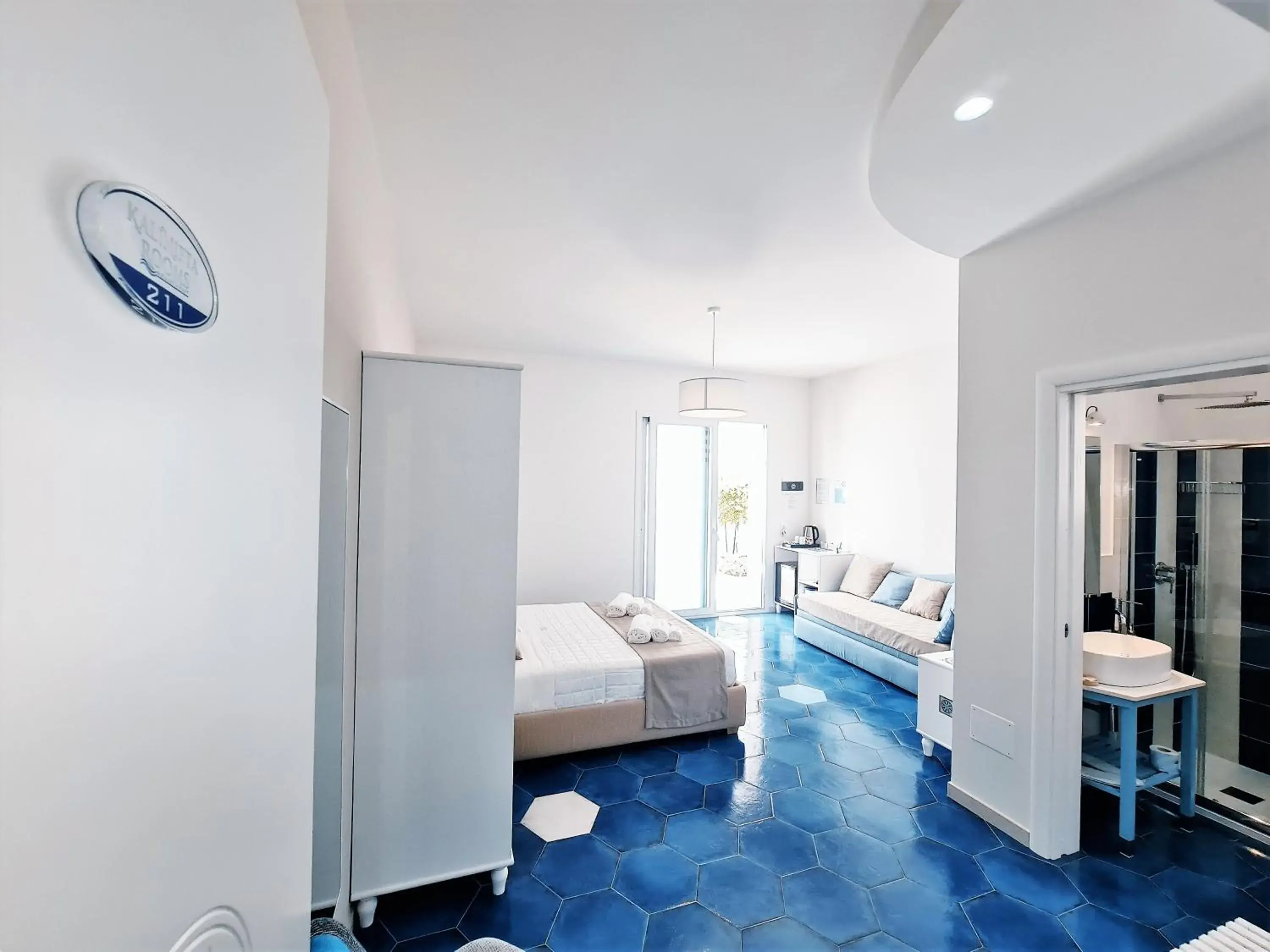 Quadruple Room with Private Bathroom - single occupancy in Kalinifta Rooms Apartment Quadruple Room with Private Bathroom - single occupancy in Kalinifta Rooms Apartment