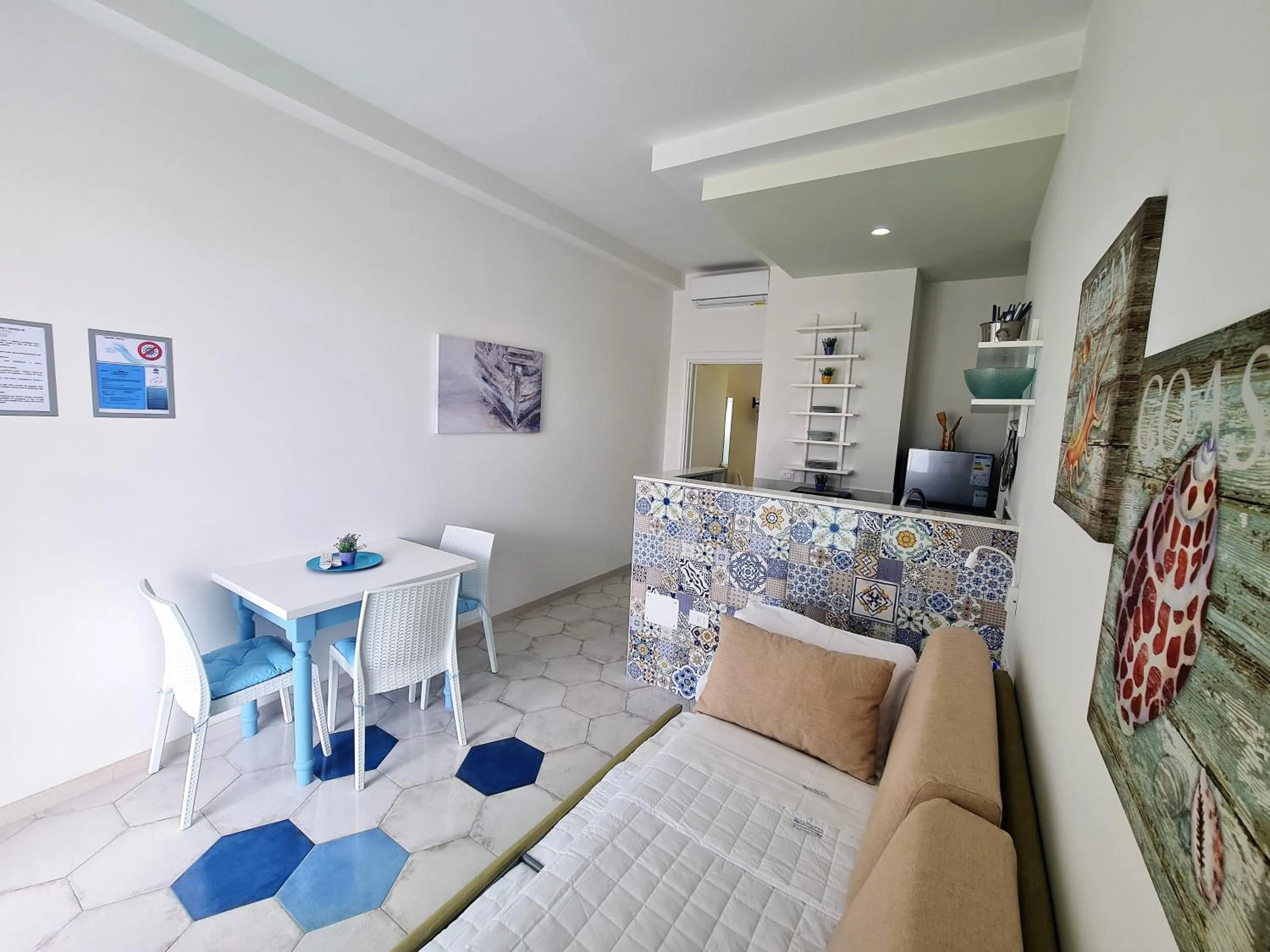 Kitchen or kitchenette in Kalinifta Rooms Apartment