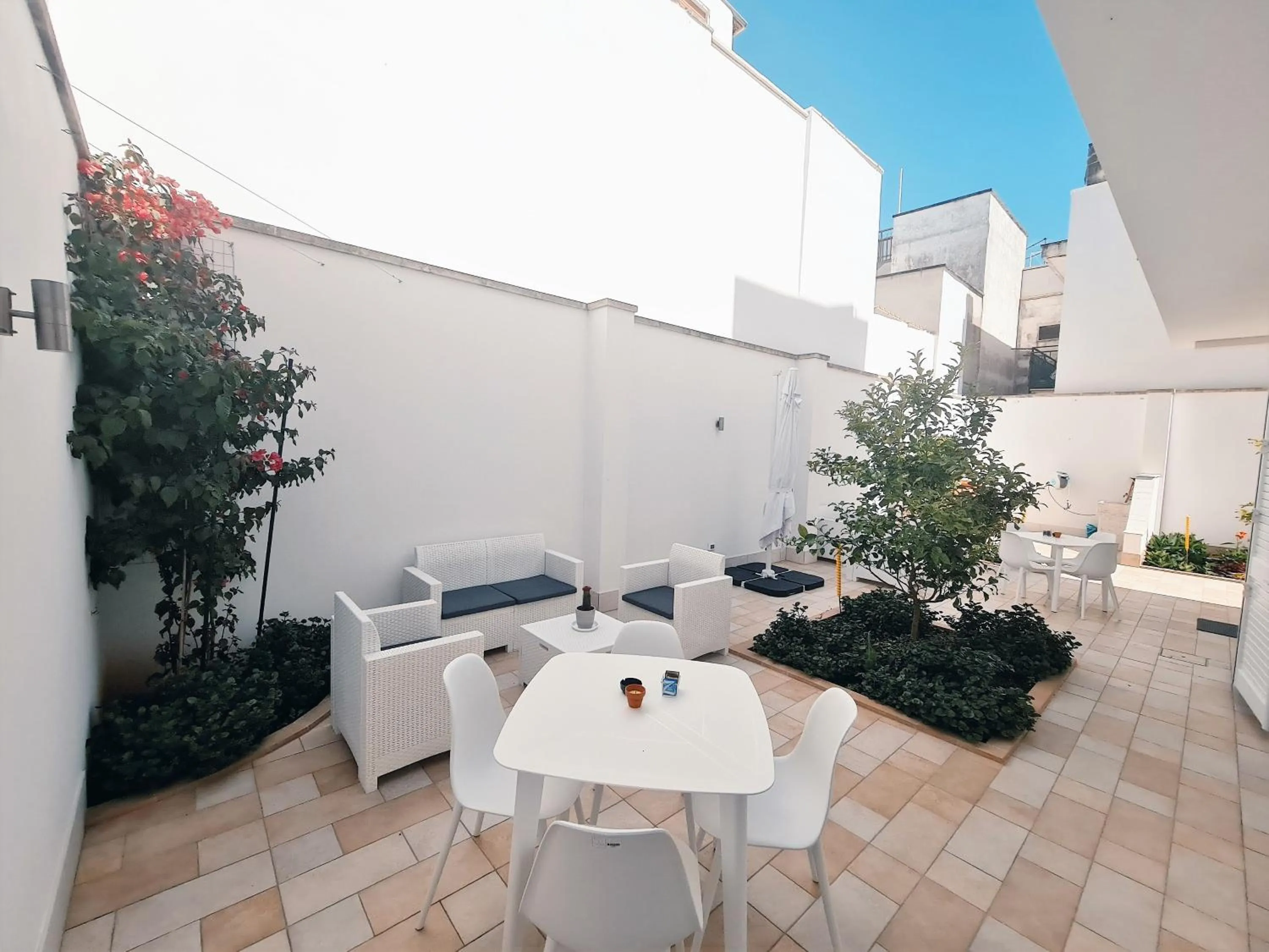 Patio in Kalinifta Rooms Apartment