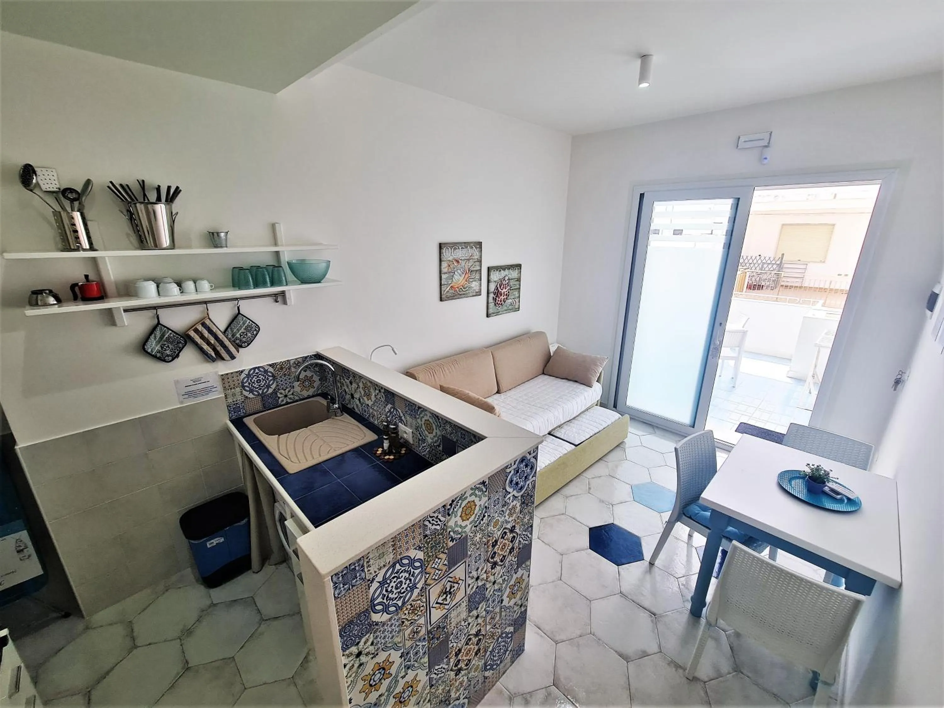 Kitchen or kitchenette in Kalinifta Rooms Apartment