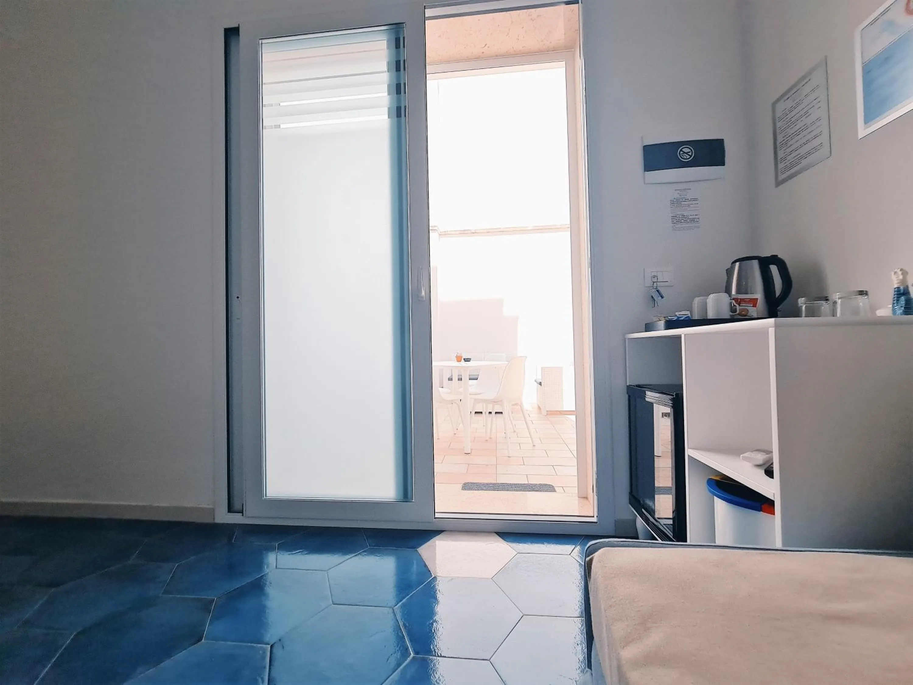 Patio, Bed in Kalinifta Rooms Apartment