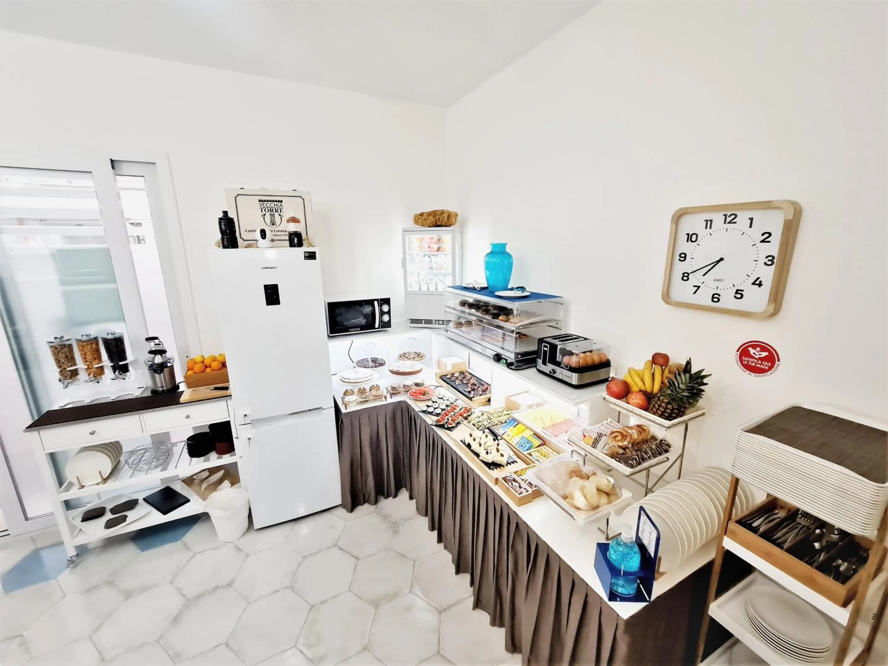 Breakfast in Kalinifta Rooms Apartment