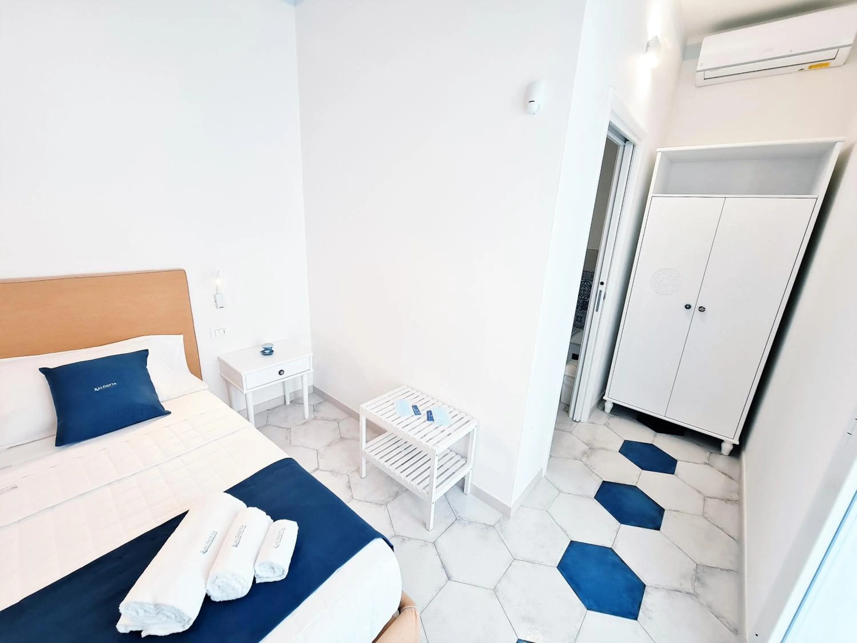 Bedroom, Bed in Kalinifta Rooms Apartment