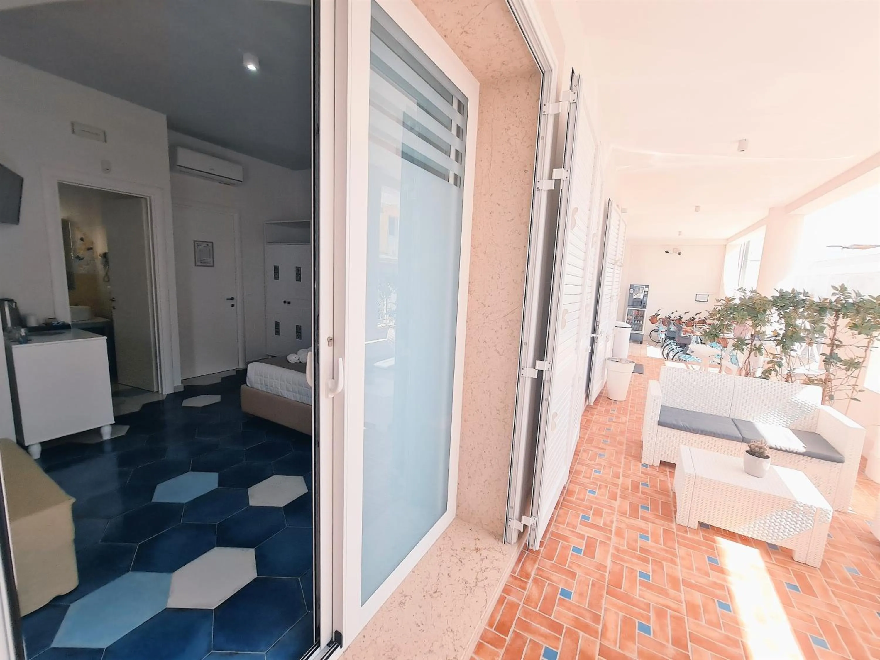 Patio in Kalinifta Rooms Apartment