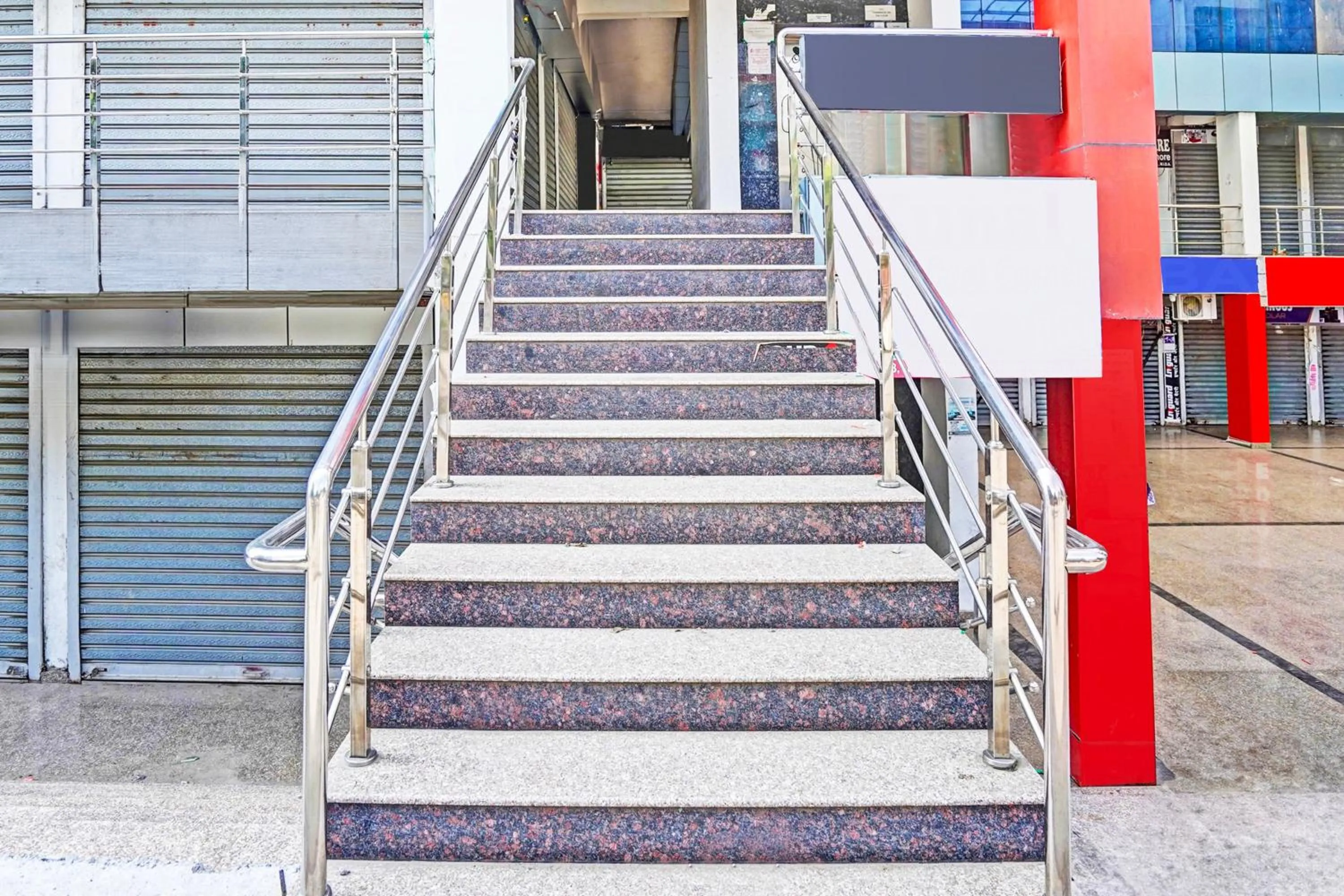 Facade/entrance in Townhouse Mukut Bazar