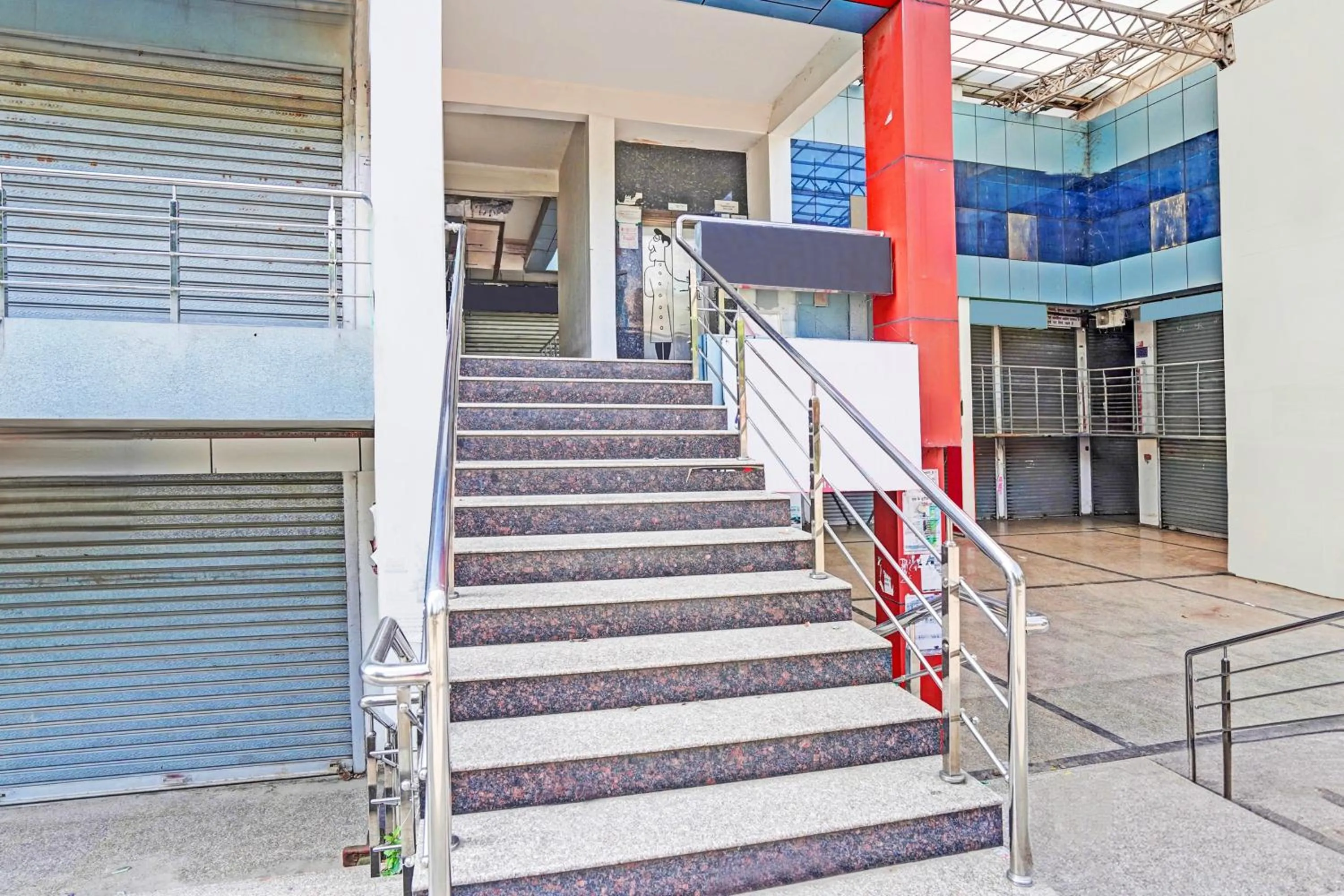 Facade/entrance in Townhouse Mukut Bazar