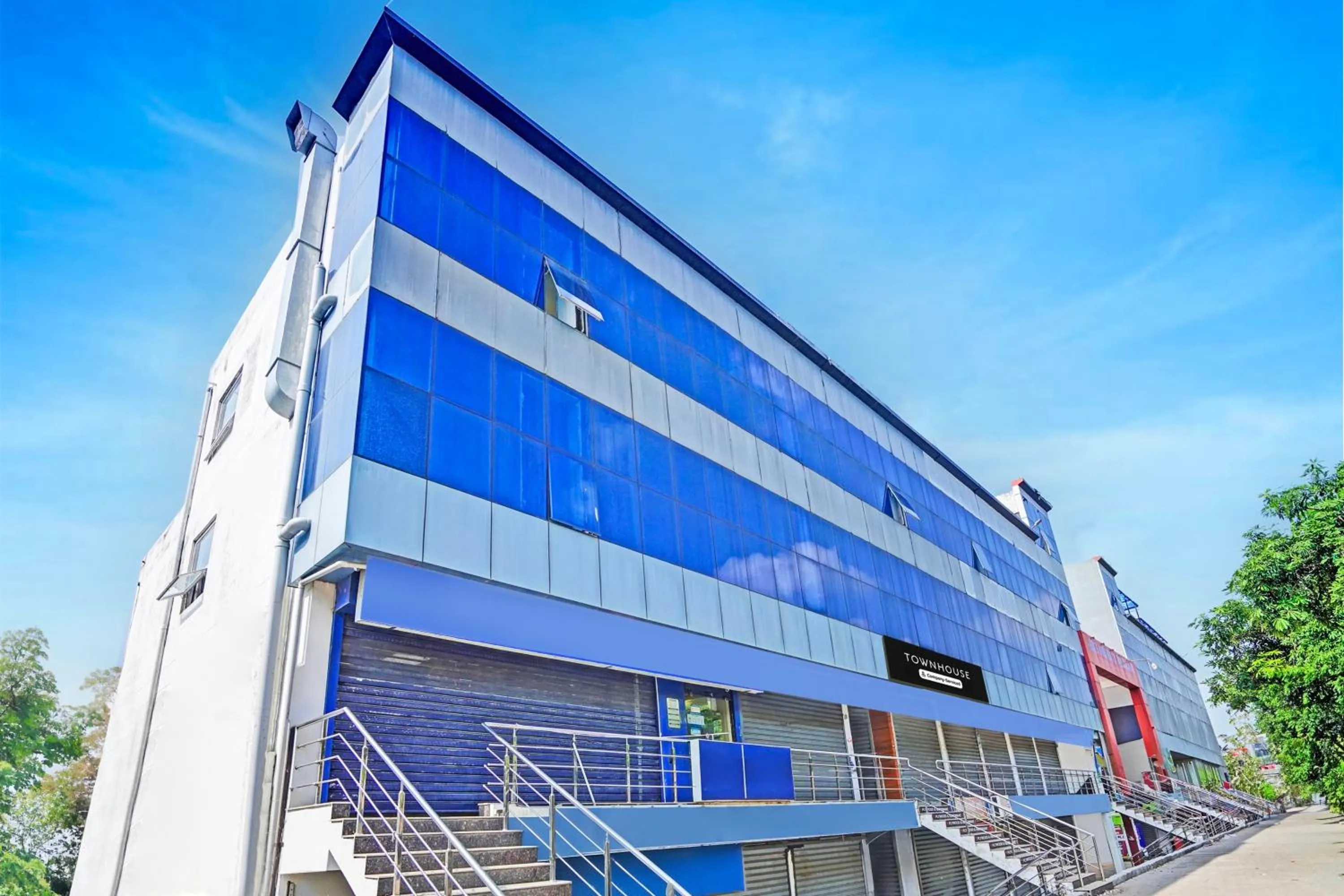 Facade/entrance in Townhouse Mukut Bazar