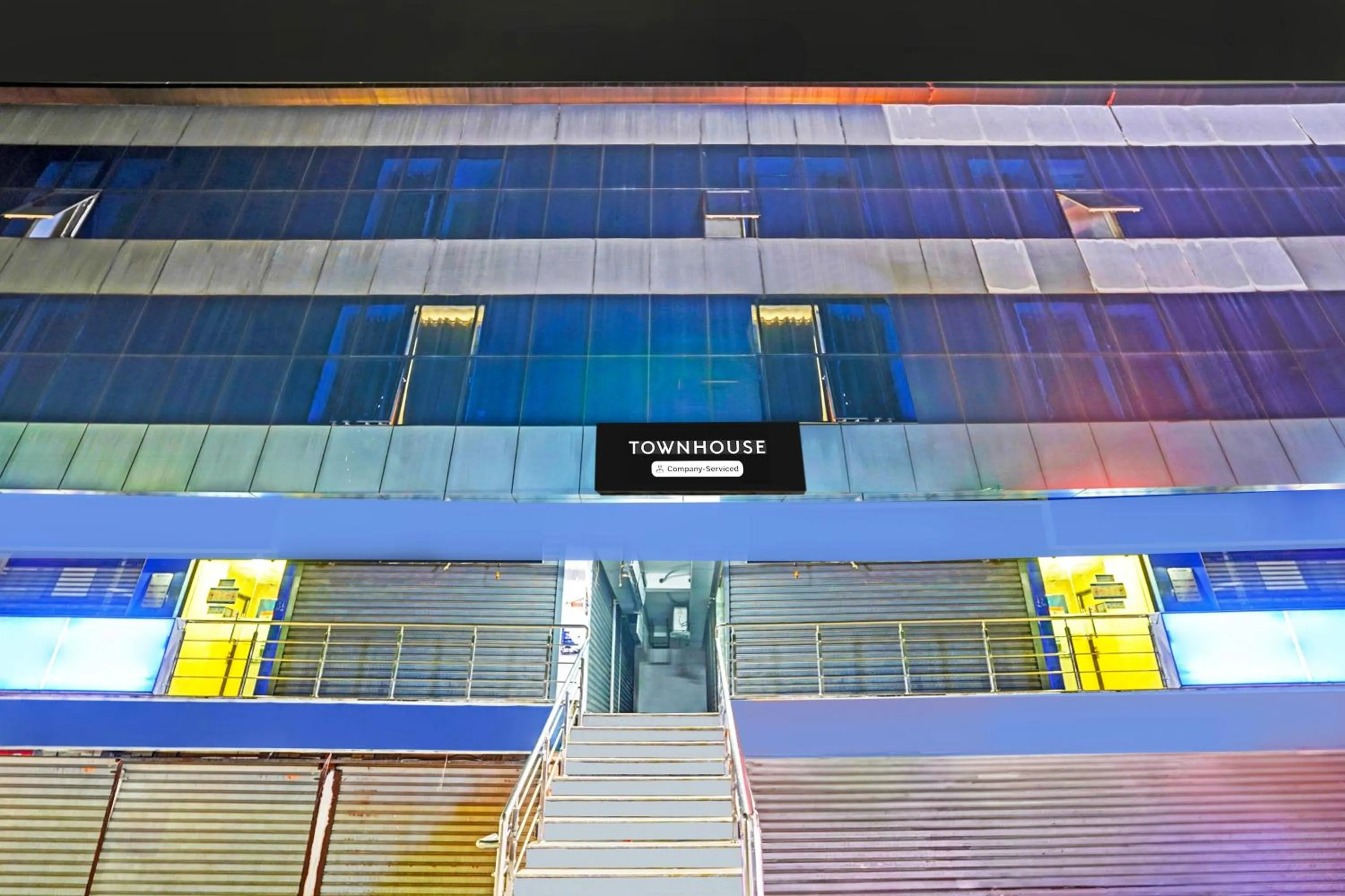 Facade/entrance in Townhouse Mukut Bazar