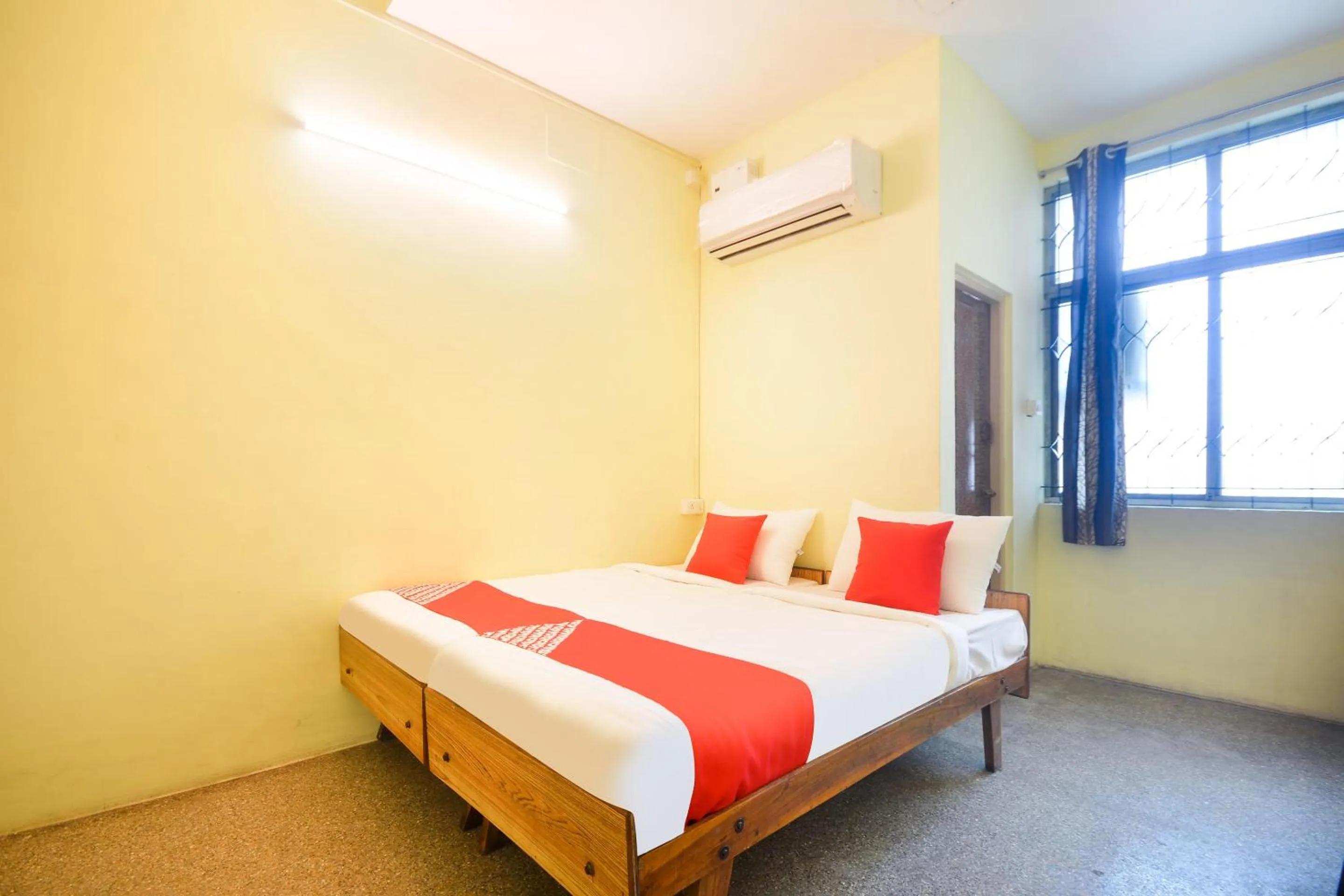 Bedroom, Bed in Super Hotel O Aruljothi Gandhipuram Bus Terminus
