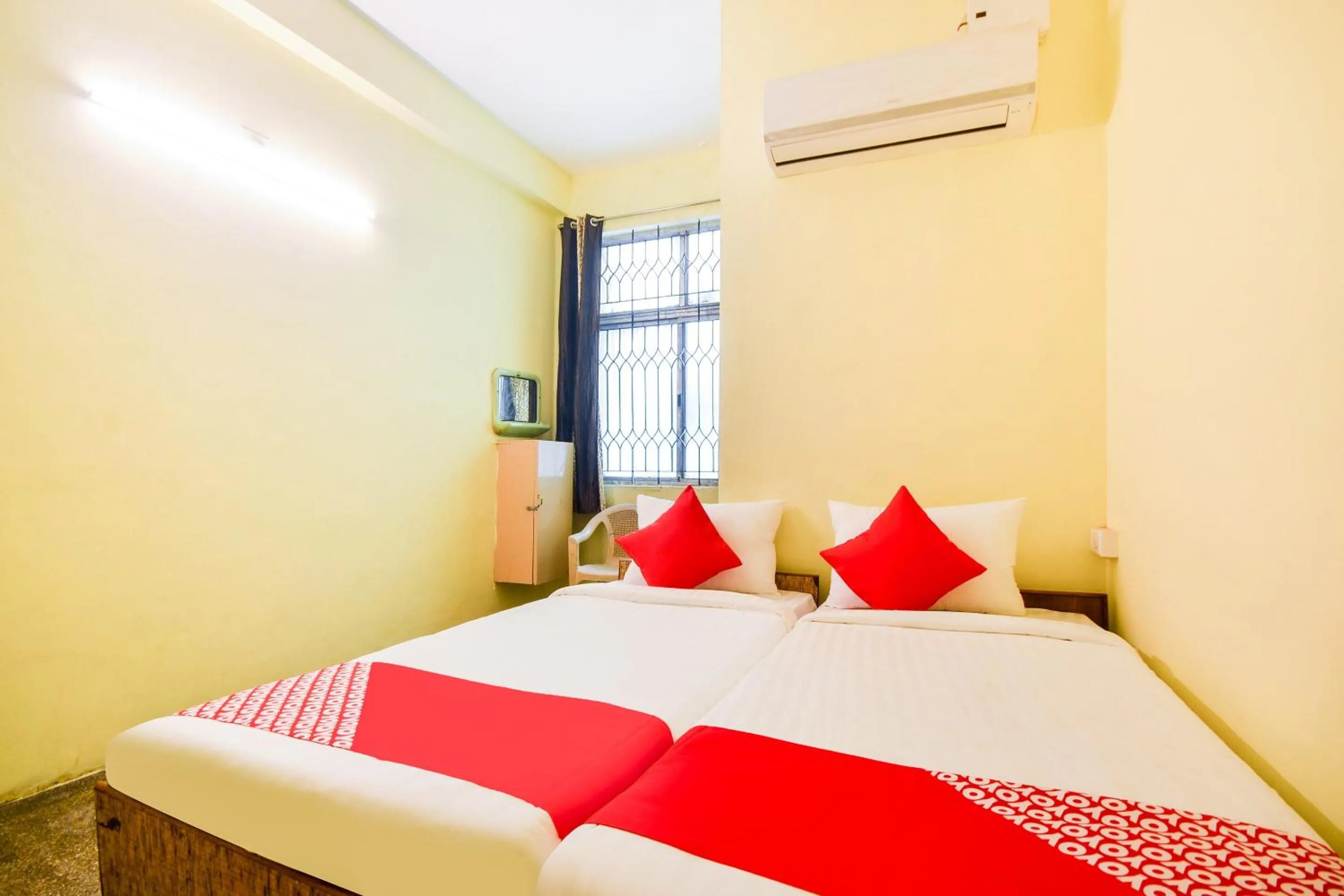 Bedroom, Bed in Super Hotel O Aruljothi Gandhipuram Bus Terminus