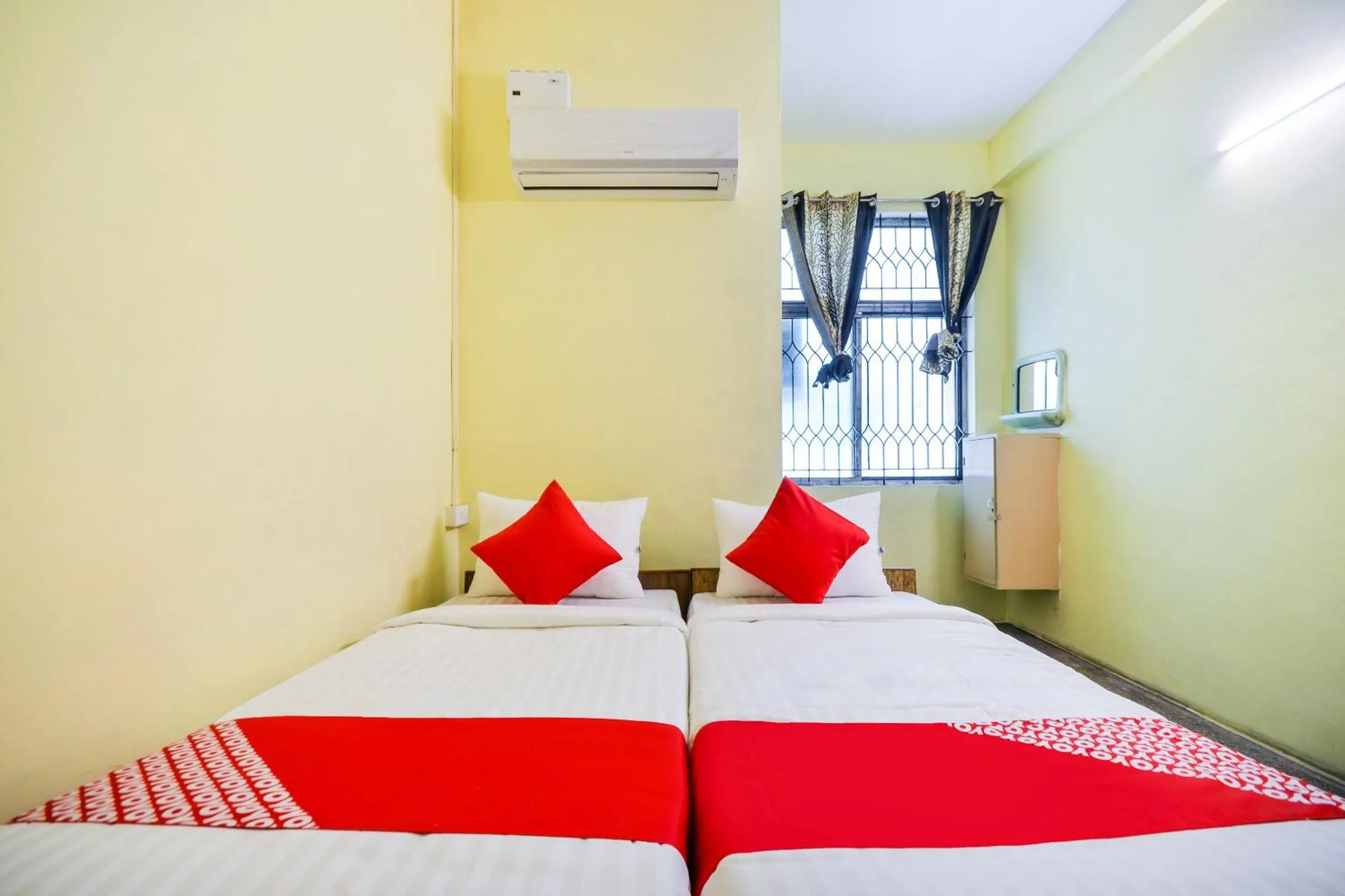 Bedroom, Bed in Super Hotel O Aruljothi Gandhipuram Bus Terminus